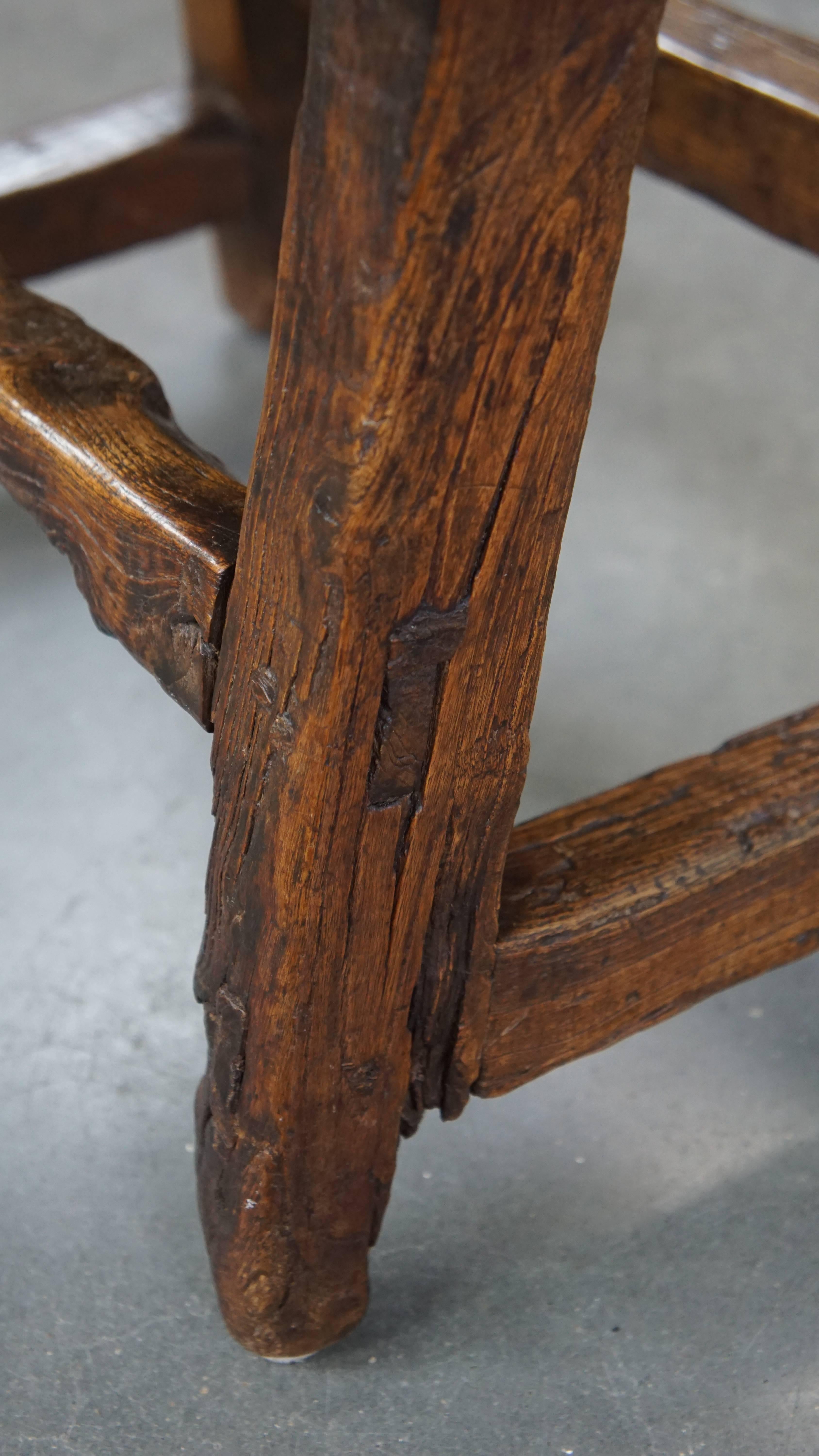Table d'appoint / tabouret espagnol unique du 16e siècle en vente 6