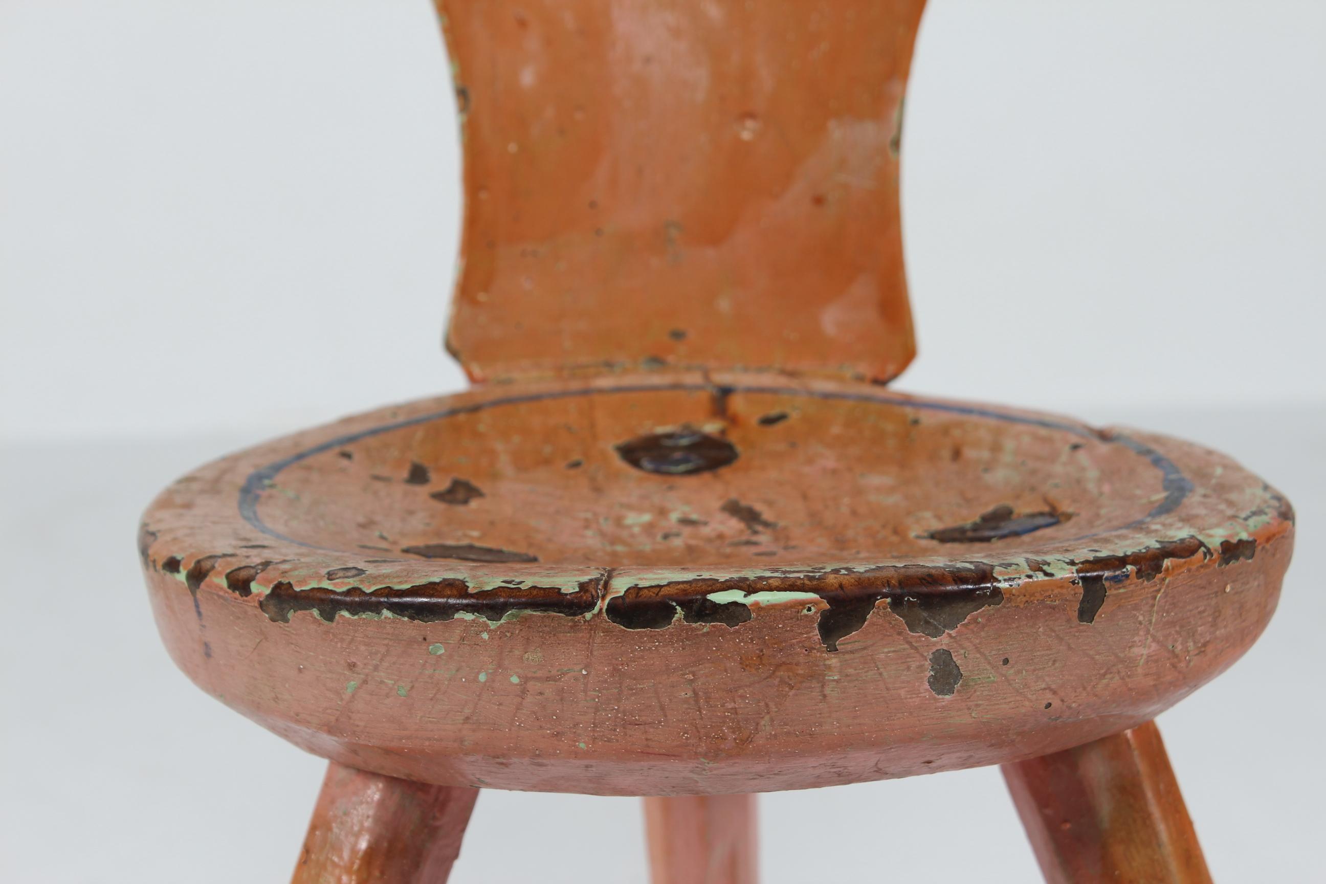 Unique Antique Swedish 3-legged Chair with Cut out Heart on Backrest 1850s In Good Condition In Silkeborg, Silkeborg