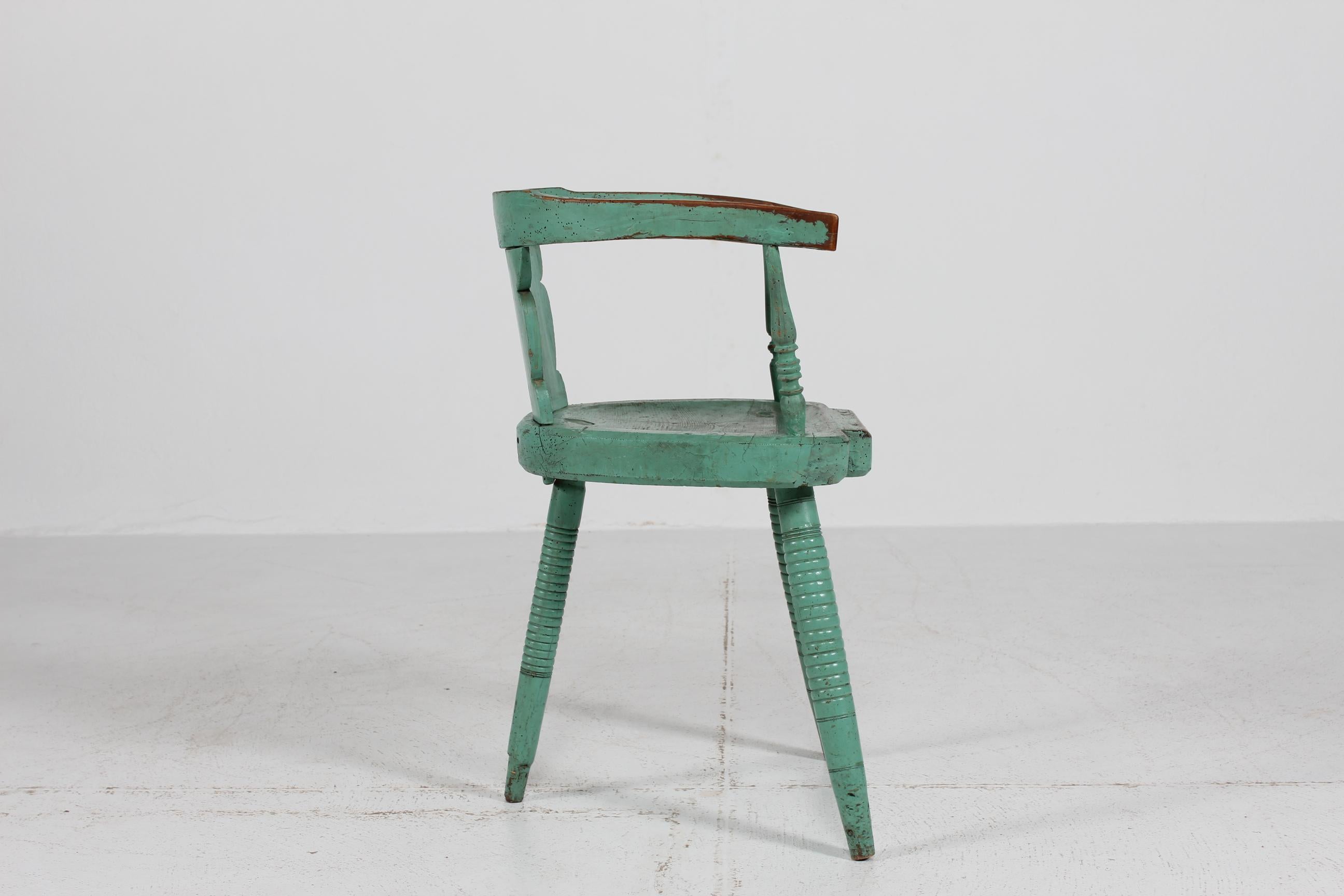 Sillón Sueco Antiguo Único de Madera Maciza con Pintura Verdigris Años 1850 Tallado en venta