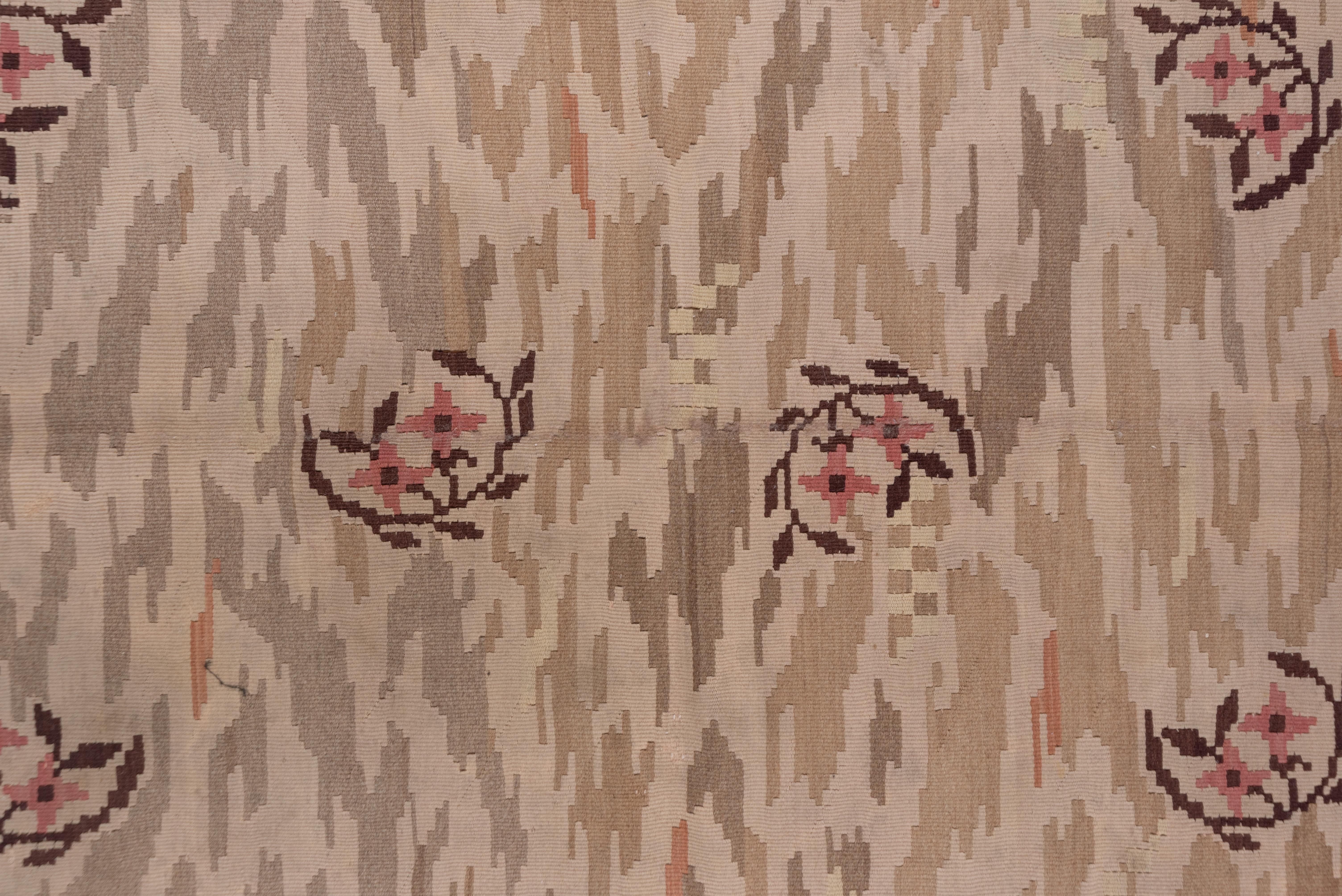 Einzigartiger antiker türkischer Kilim-Teppich, neutrale Töne, pfirsichfarbene Bordüre, ca. 1930er Jahre (Türkisch) im Angebot