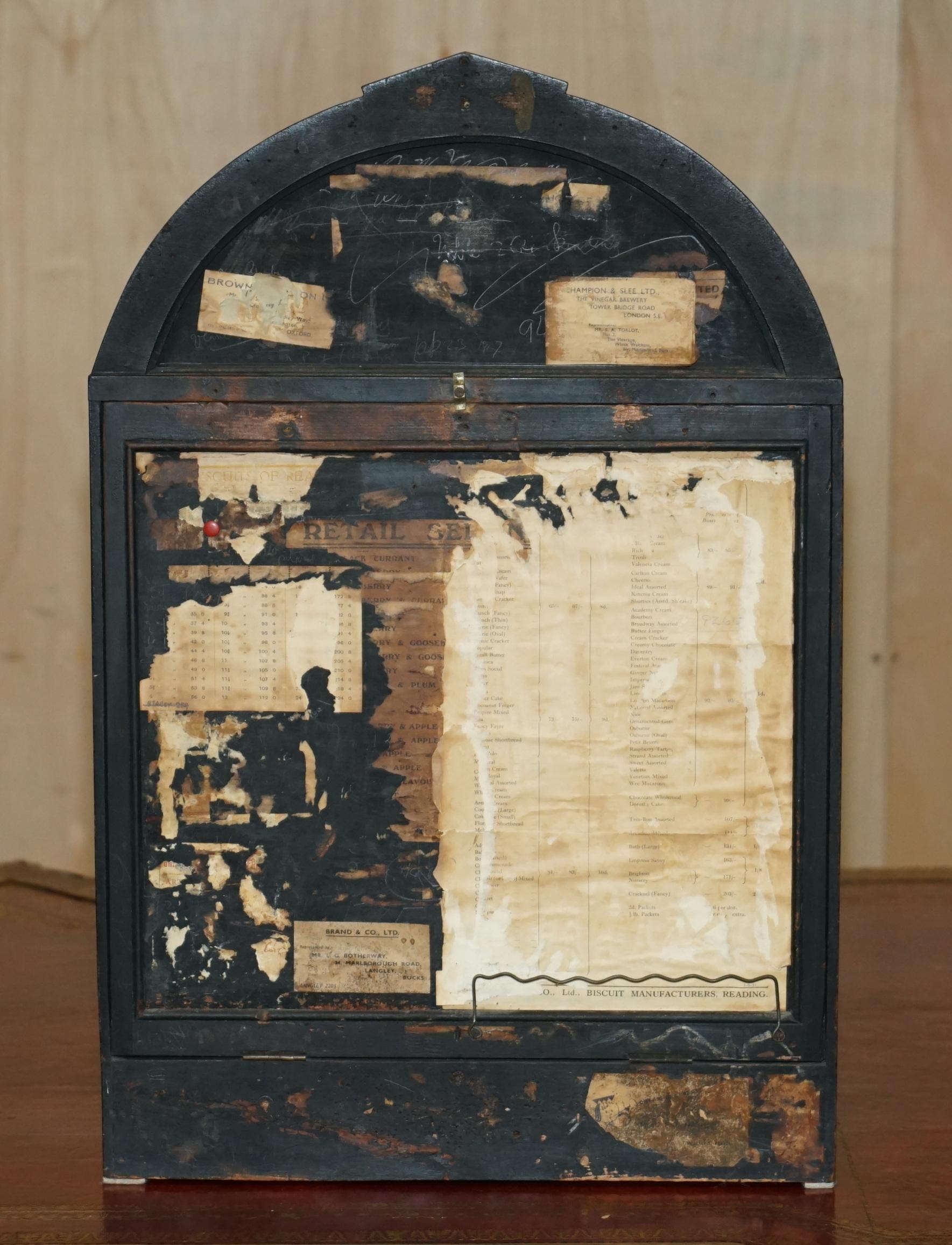 UNIQUE ANTIQUE VICTORIAN FRY's CHOCOLATE ROYAL CREST GLASS DISPLAY CASE CABINET For Sale 10