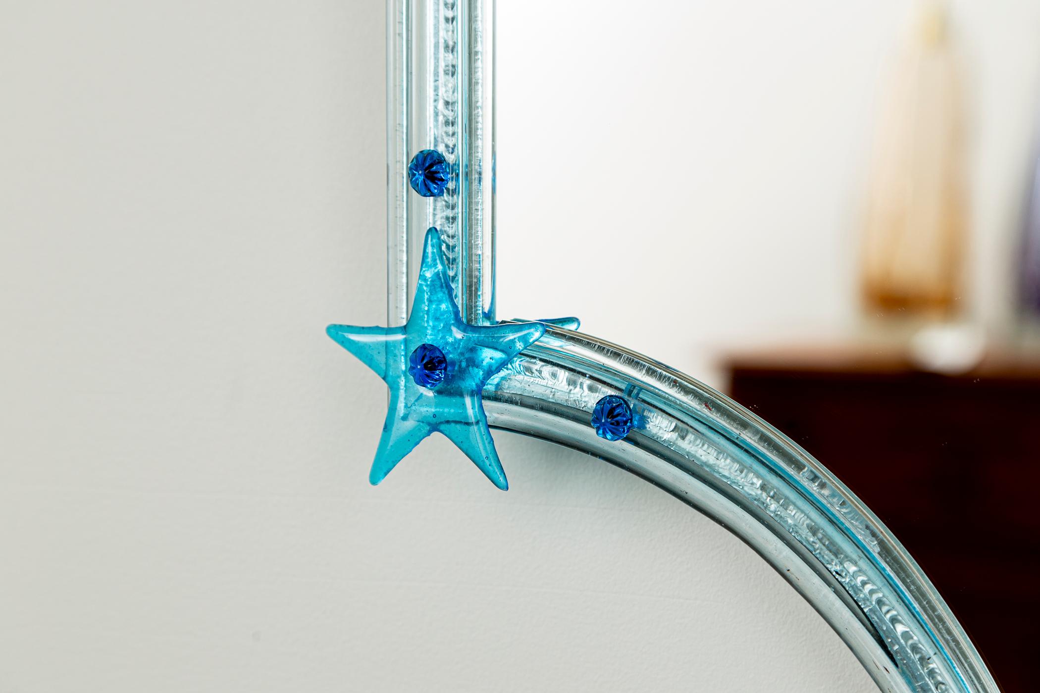 Italiano Specchio a stella soffiato di Murano, unico nel suo genere, di colore acquamarina in vendita