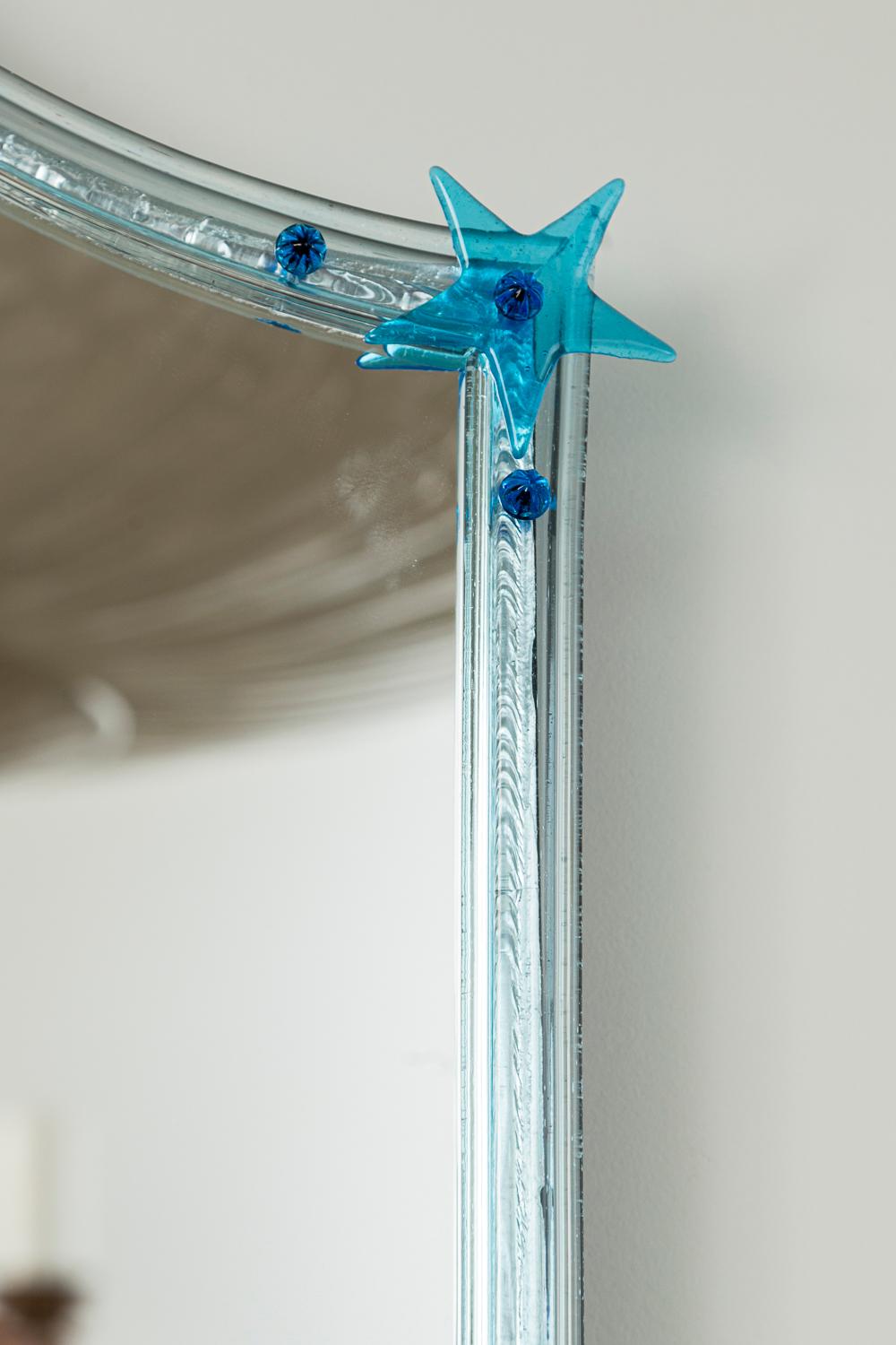 XXI secolo e contemporaneo Specchio a stella soffiato di Murano, unico nel suo genere, di colore acquamarina in vendita