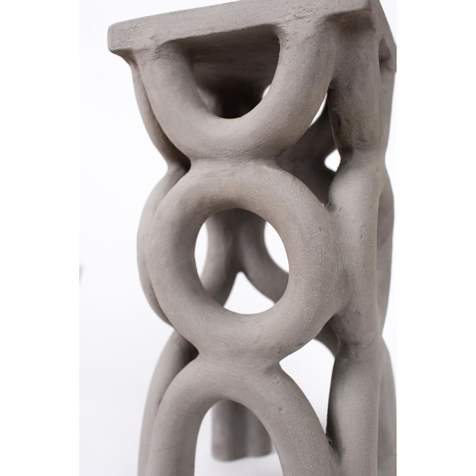 Tabouret carré en forme d'arc unique par Mesut Öztürk Neuf - En vente à Geneve, CH