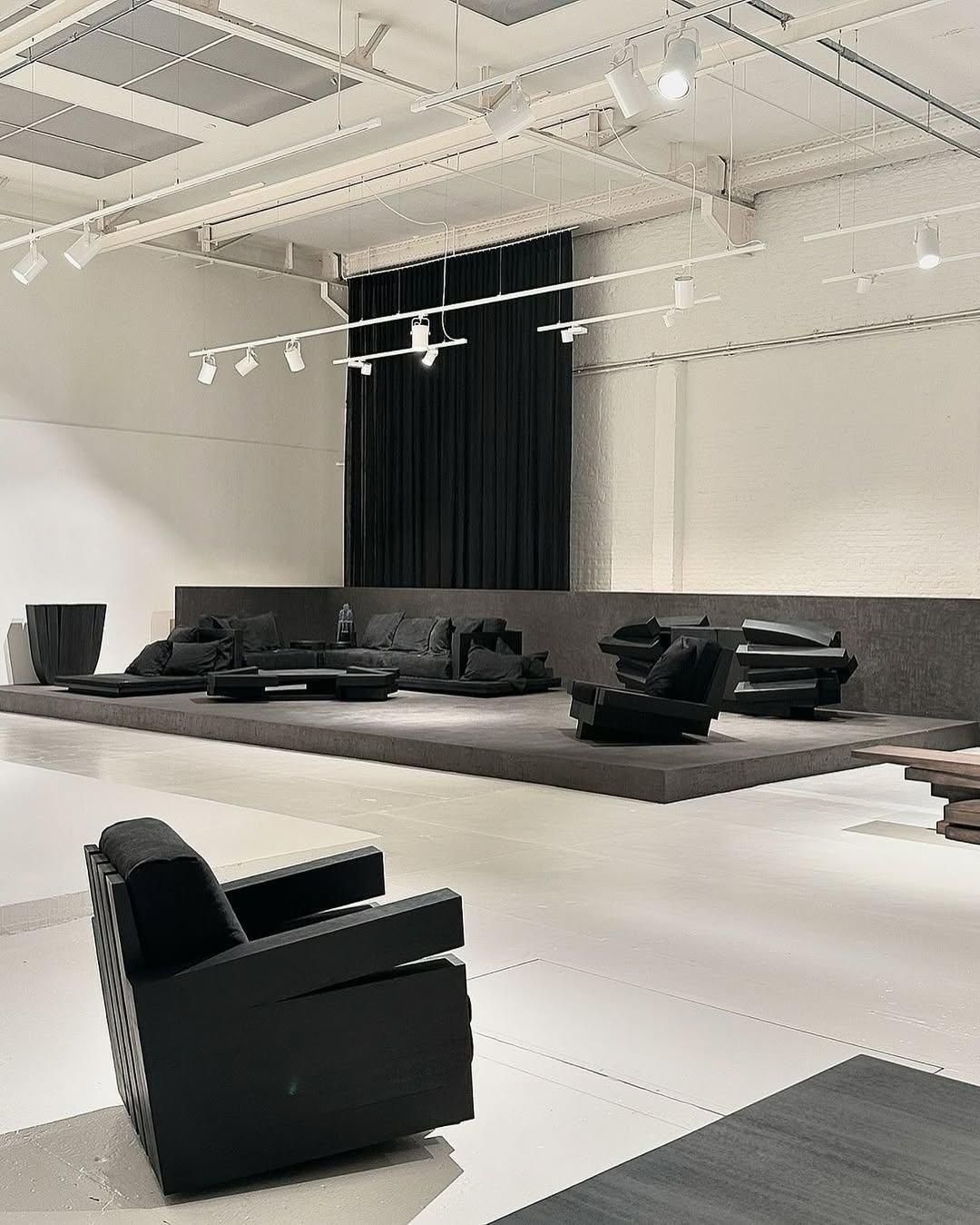 Sillón Zoumey de madera de iroko de Arno Declercq en venta 5
