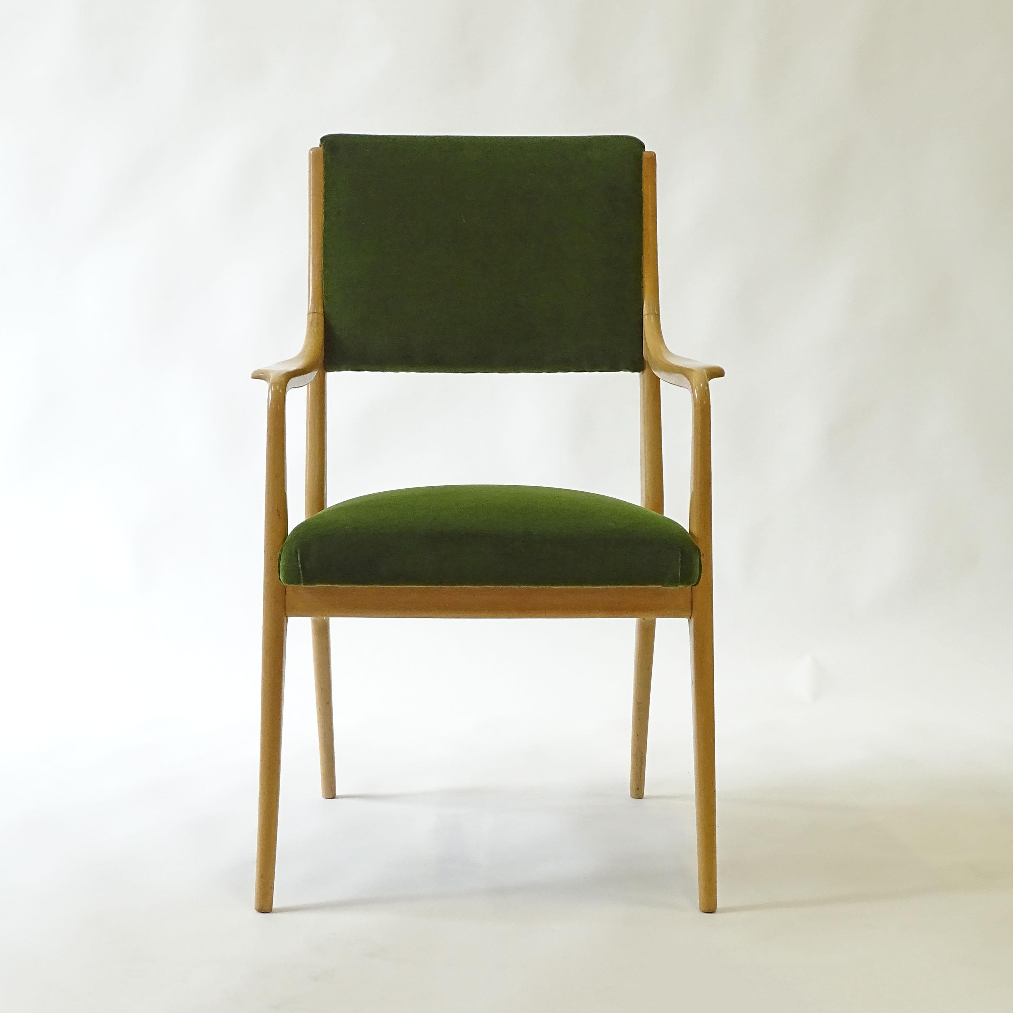 Unique Armchair in Lightly Lacquered Wood and Green Velvet, Italy 1950s
Attributed to Carlo De Carli.