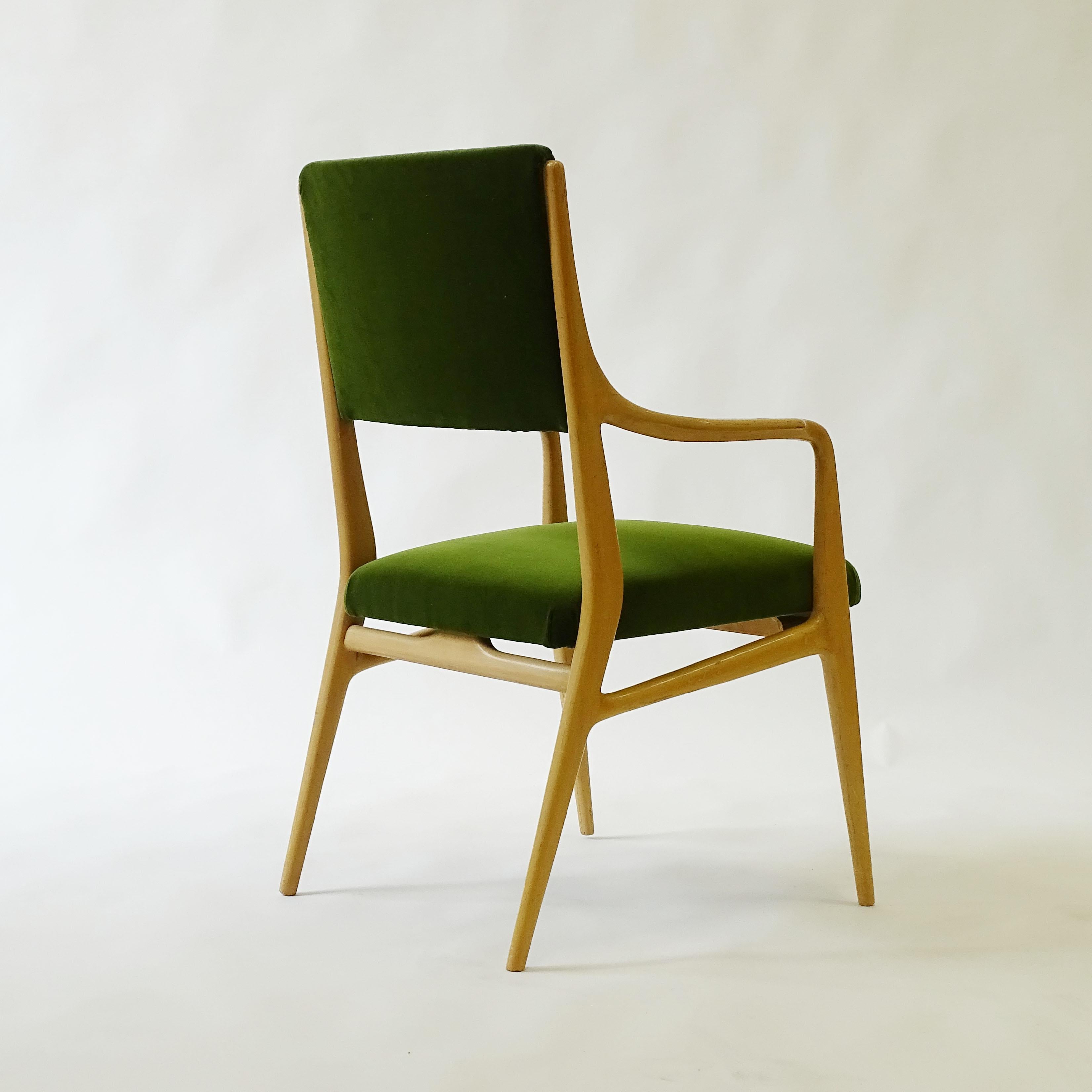 Mid-20th Century Unique Armchair in Lightly Lacquered Wood and Green Velvet, Italy 1950s For Sale
