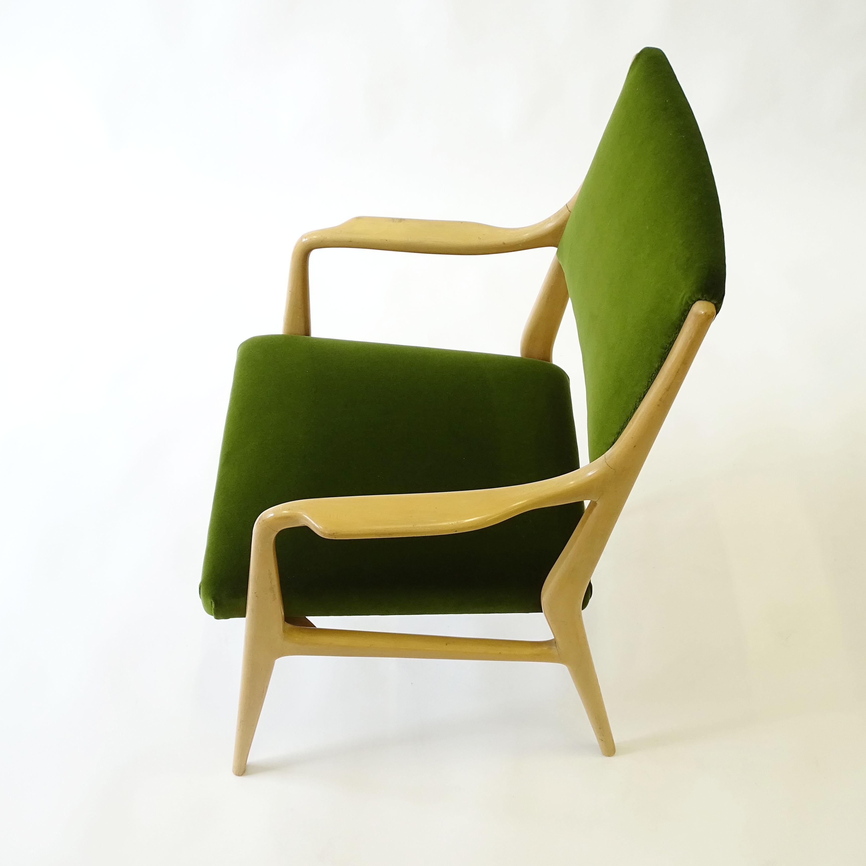 Unique Armchair in Lightly Lacquered Wood and Green Velvet, Italy 1950s For Sale 1