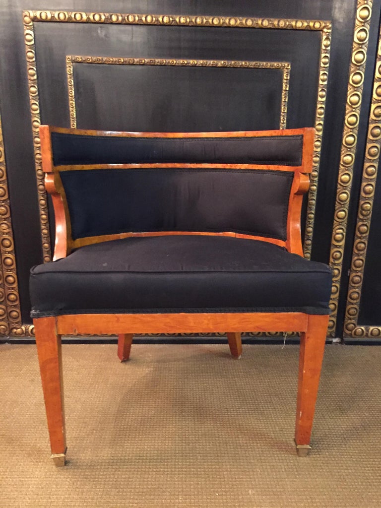Unique Armchair with Wide Rounds Lean antique Biedermeier Style maple veneer In Good Condition For Sale In Berlin, DE