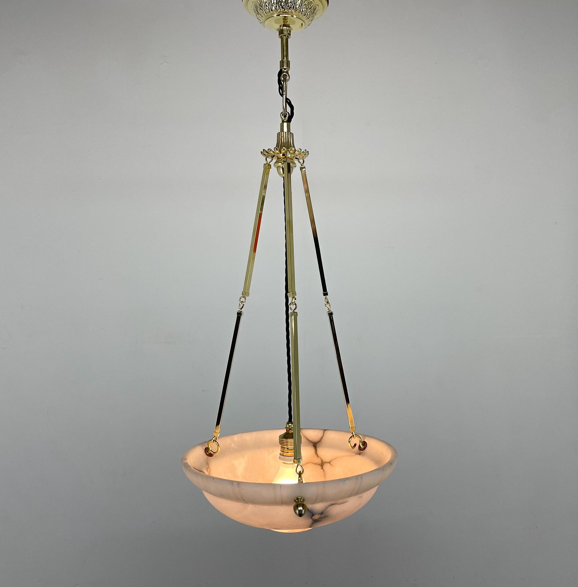 Exceptional alabaster pendant light on brass chains, made in 1930's. Fully restored. New wiring. Bulbs: 1x E25-27.