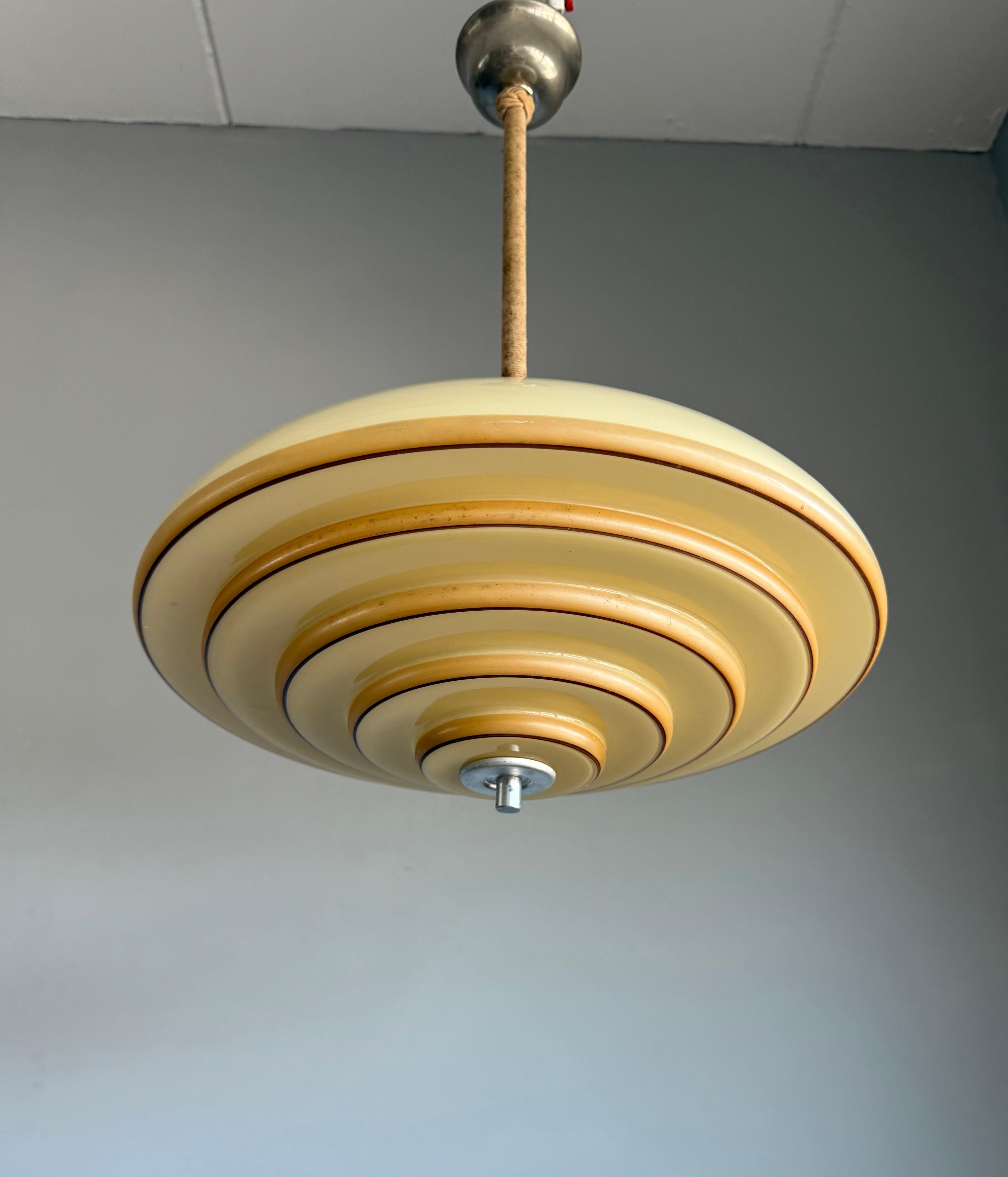 Unique Art Deco and Perfect Size, Multi Layered Glass Shade Pendant Light In Good Condition For Sale In Lisse, NL