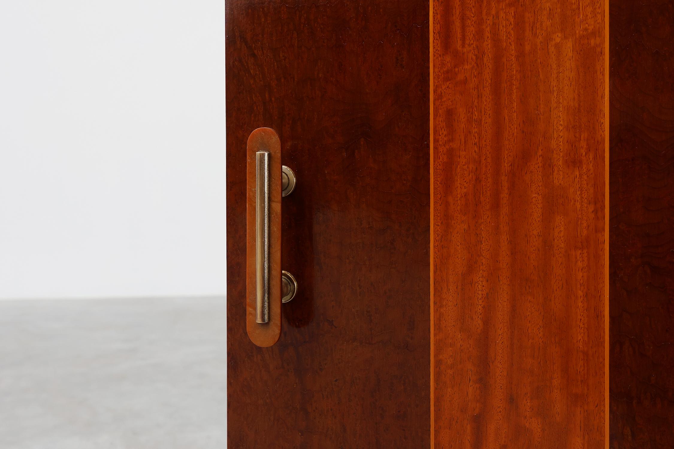 Intarsio Armadio Art Deco unico nel suo genere con intarsi in legno impiallacciato, Francia anni '20 in vendita