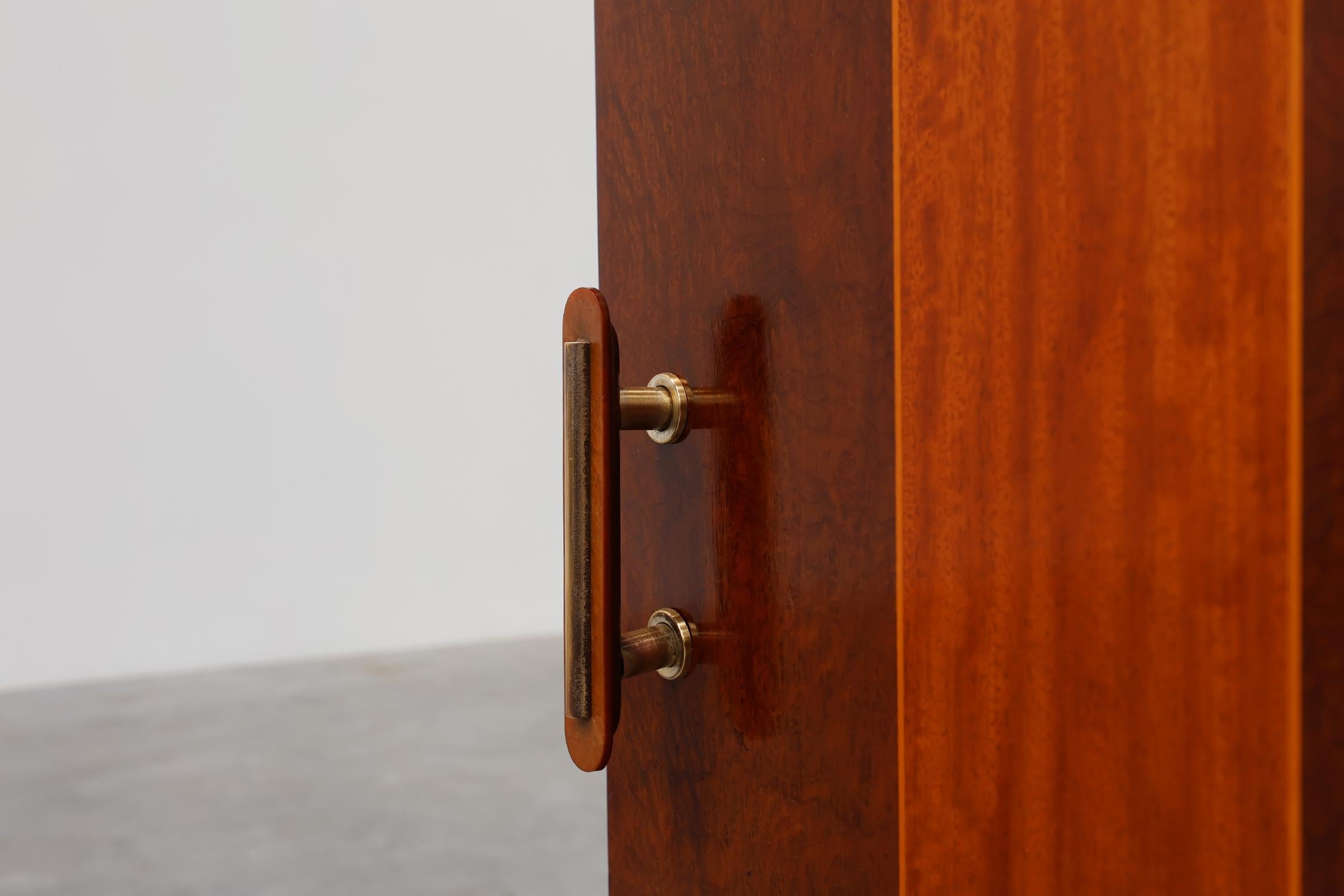 Armadio Art Deco unico nel suo genere con intarsi in legno impiallacciato, Francia anni '20 In condizioni buone in vendita a Meulebeke, BE