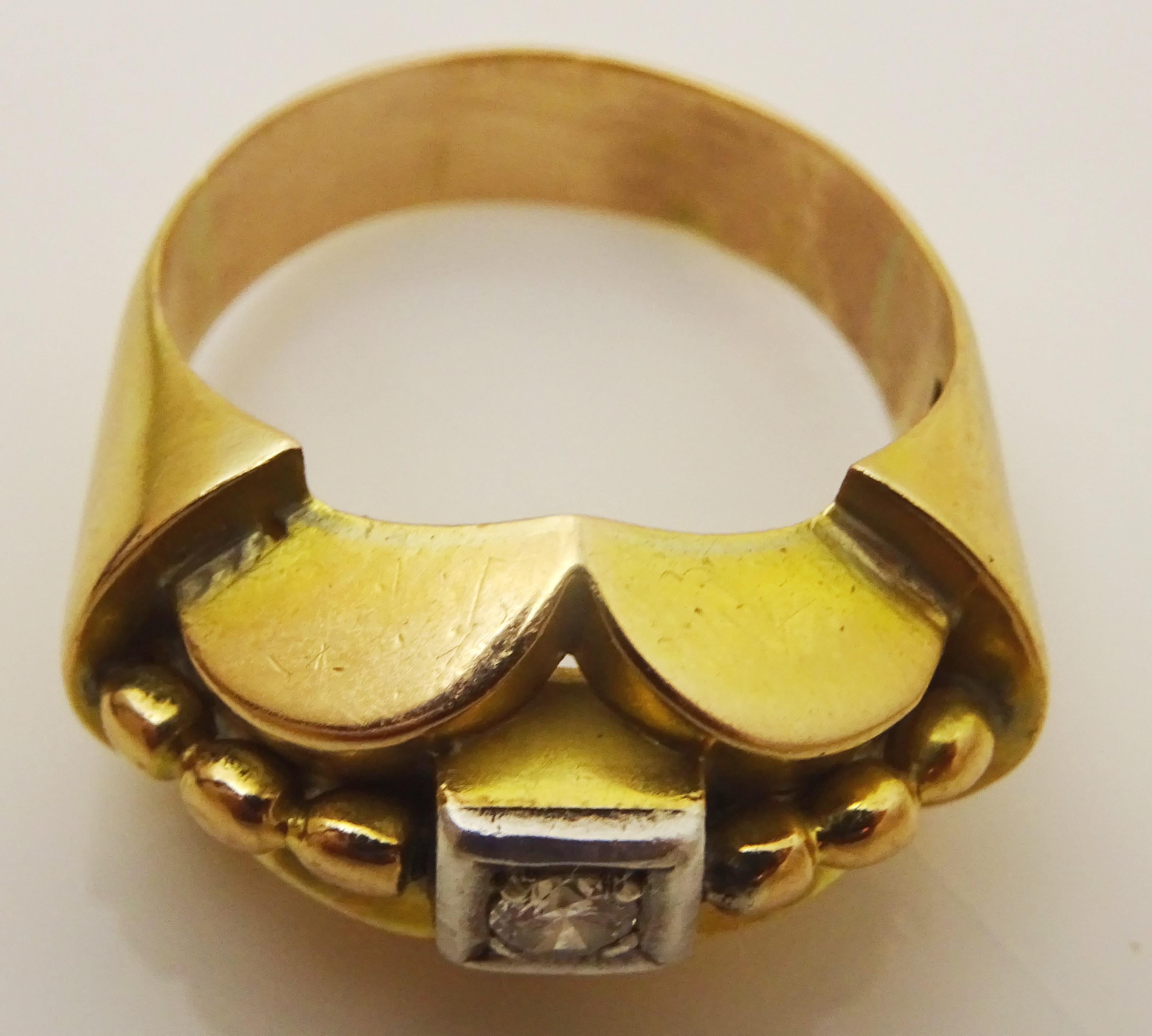 Round Cut Unique Art Deco Gold and Diamond Ring For Sale
