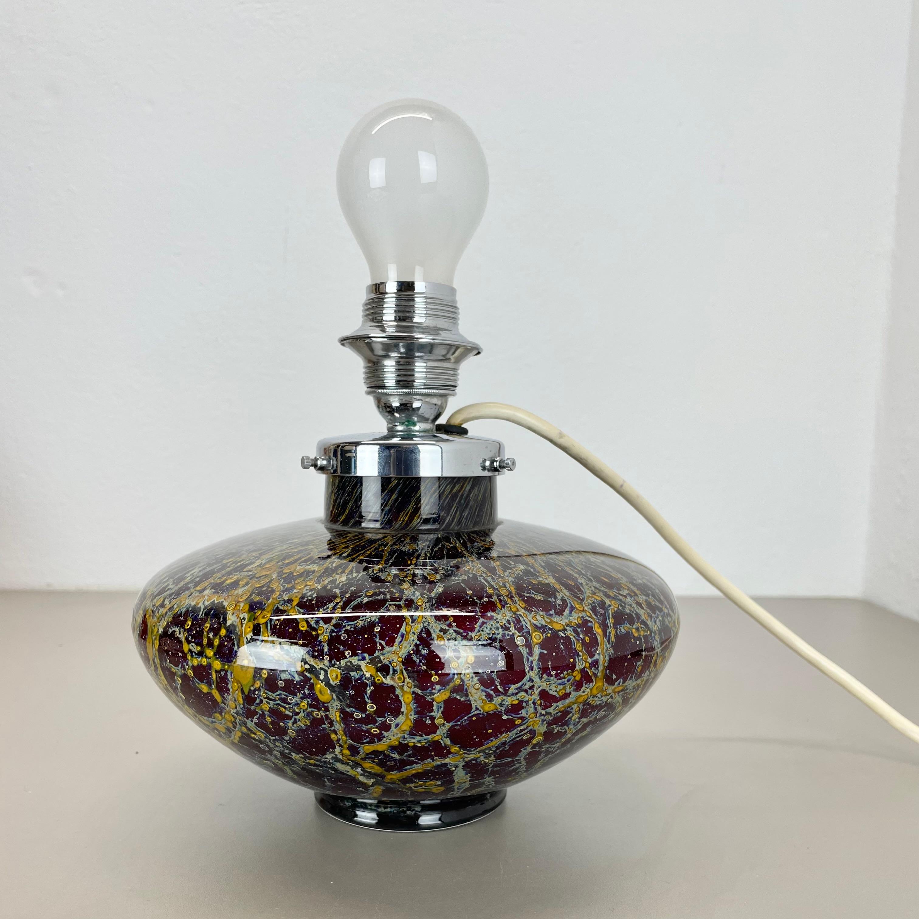 Base per lampada da tavolo in vetro 

di Karl Wiedmann.

Produttore WMF, Germania,

1950s.

Questa lampada da tavolo fu disegnata da Karl Wiedmann negli anni '30 e prodotta da WMF negli anni '50. La lampada è realizzata in vetro con tecnologia