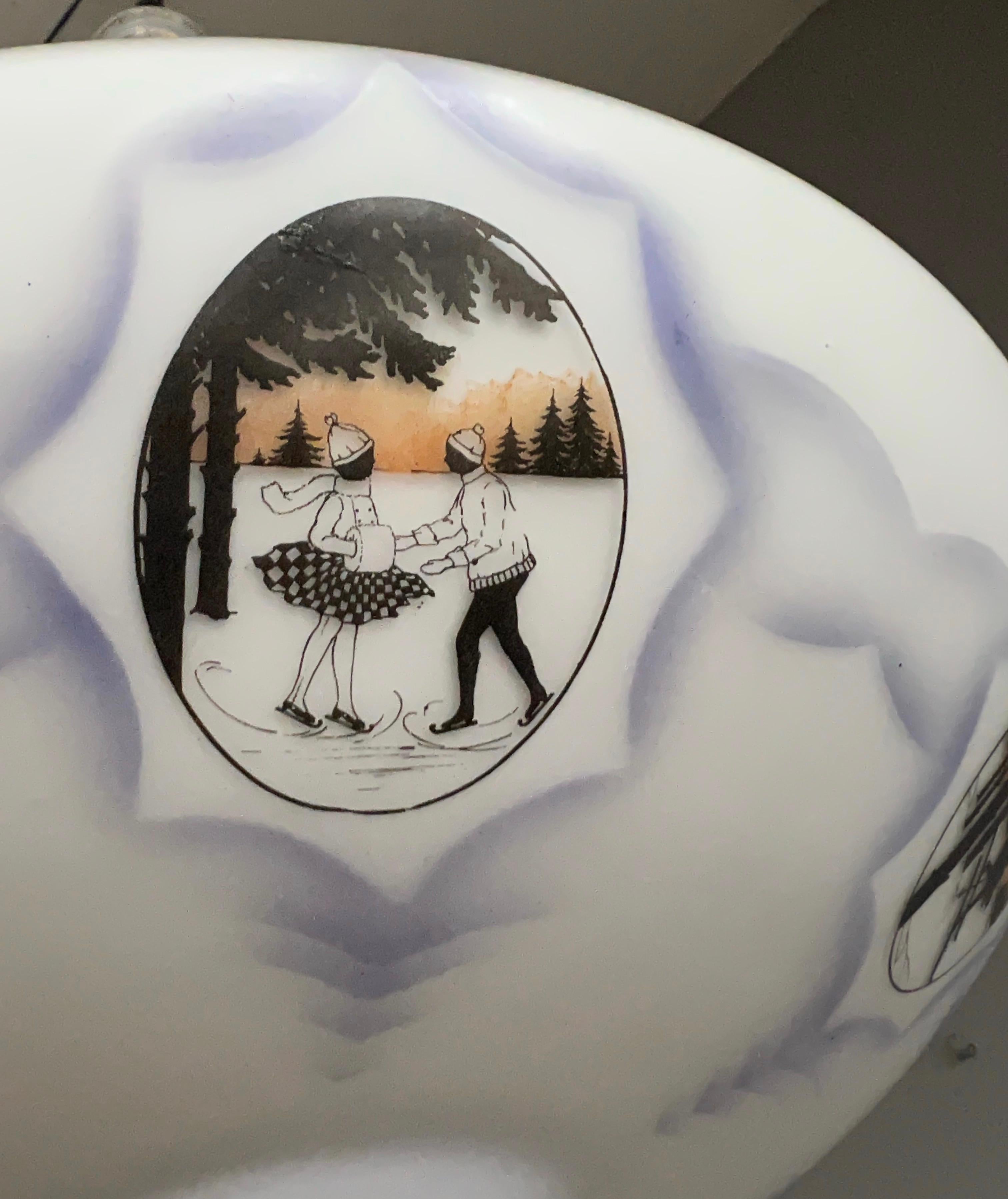 Einzigartige Art-Déco-Pendelleuchte aus Opalglas mit Opalglas w. Ski- und Wintersport-Szenen-Grafiken im Angebot 5