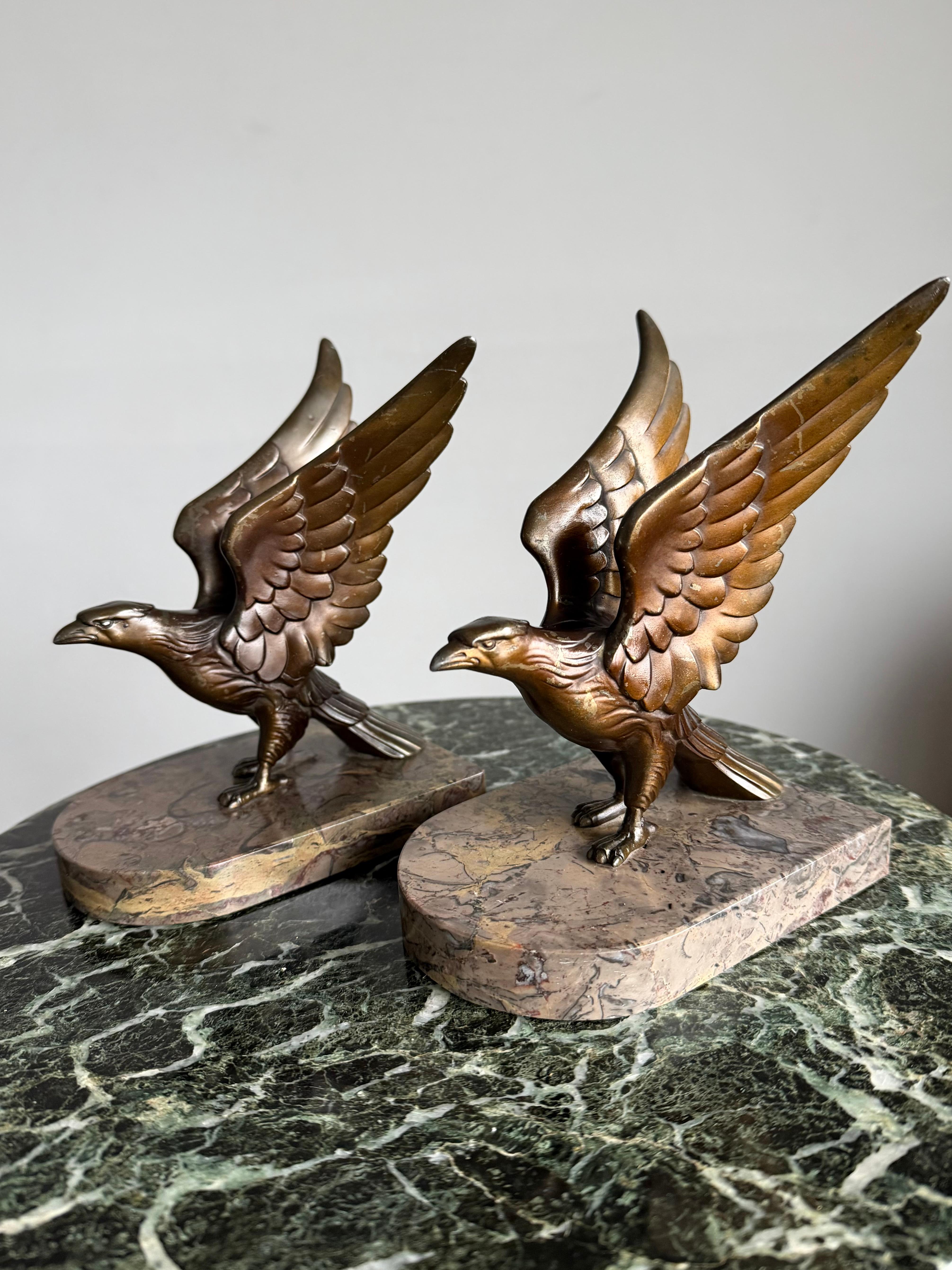 Unique Art Deco Pair Bronzed Eagle Bookend Sculptures in Style Max Le Verrier en venta 6