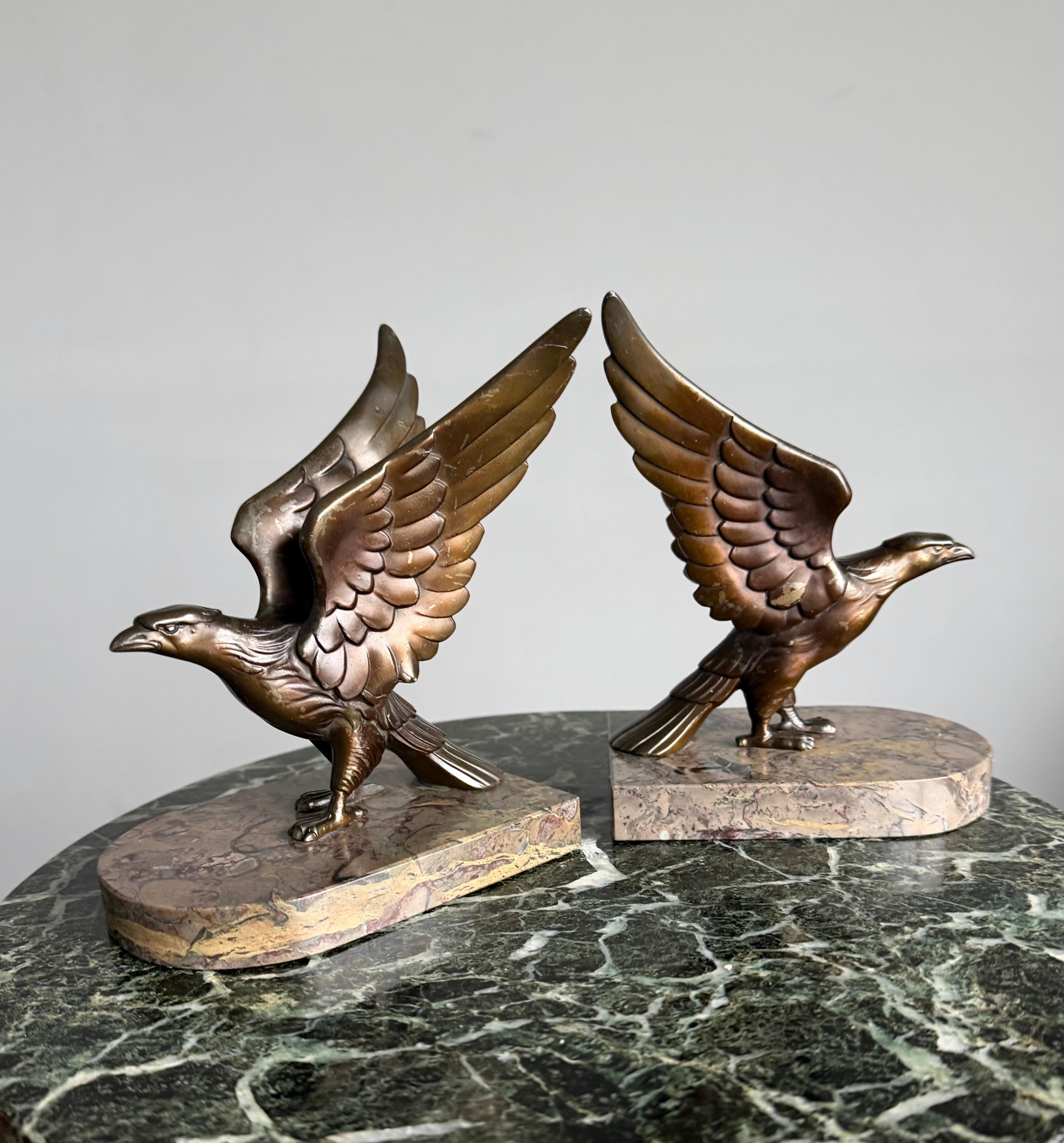 Unique Art Deco Pair Bronzed Eagle Bookend Sculptures in Style Max Le Verrier en venta 8