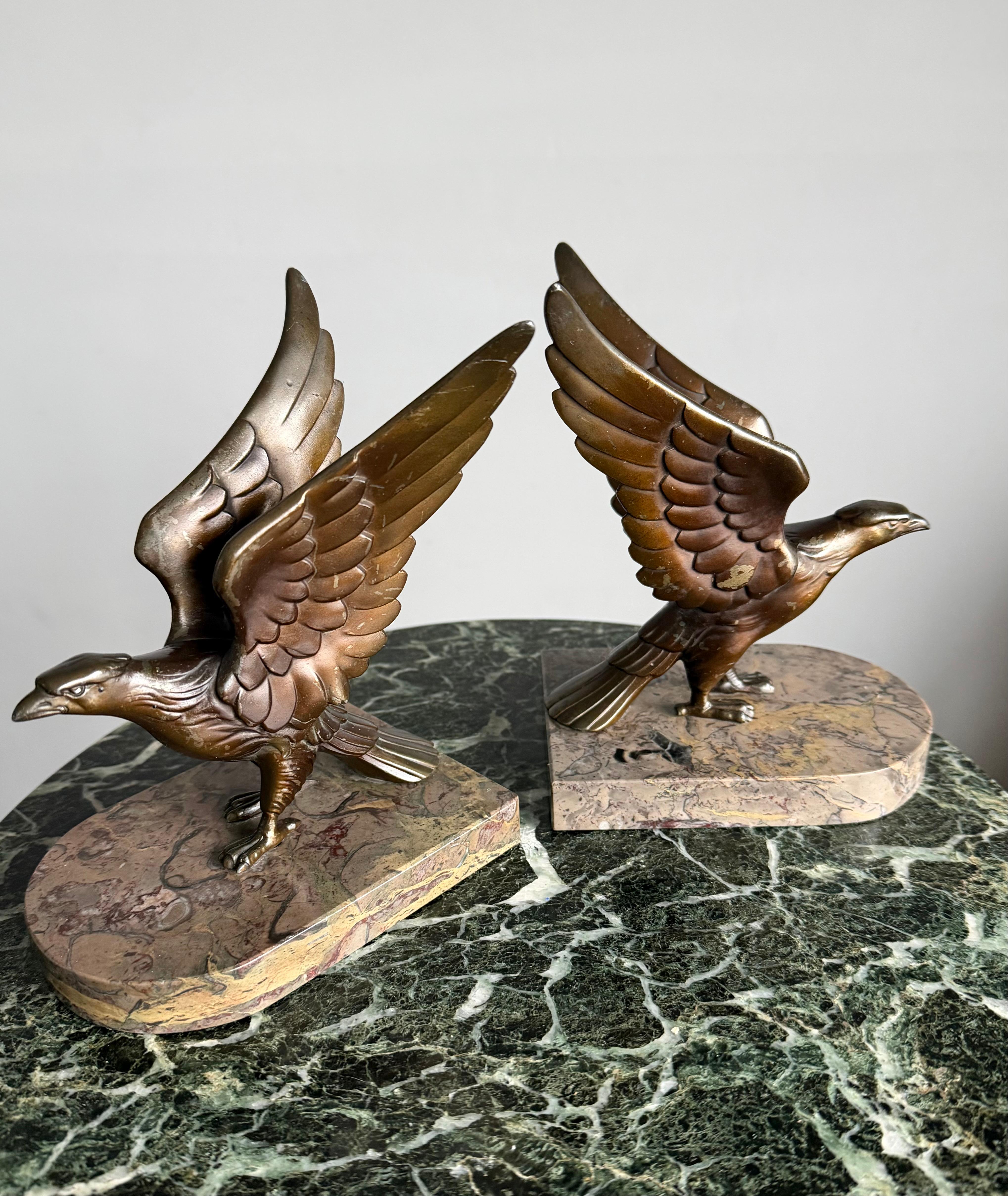 Unique Art Deco Pair Bronzed Eagle Bookend Sculptures in Style Max Le Verrier en venta 9