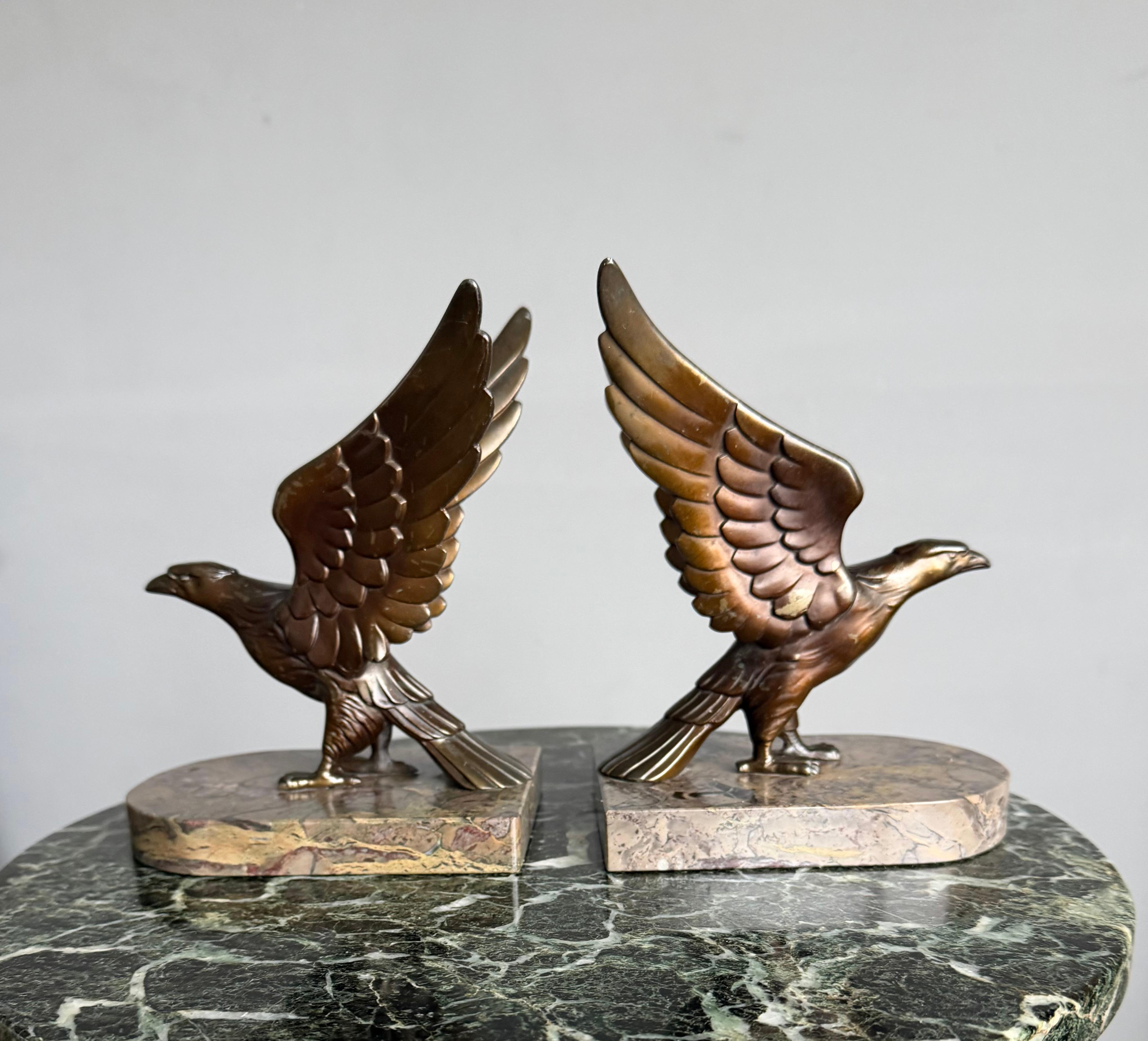 Unique Art Deco Pair Bronzed Eagle Bookend Sculptures in Style Max Le Verrier Art Decó en venta
