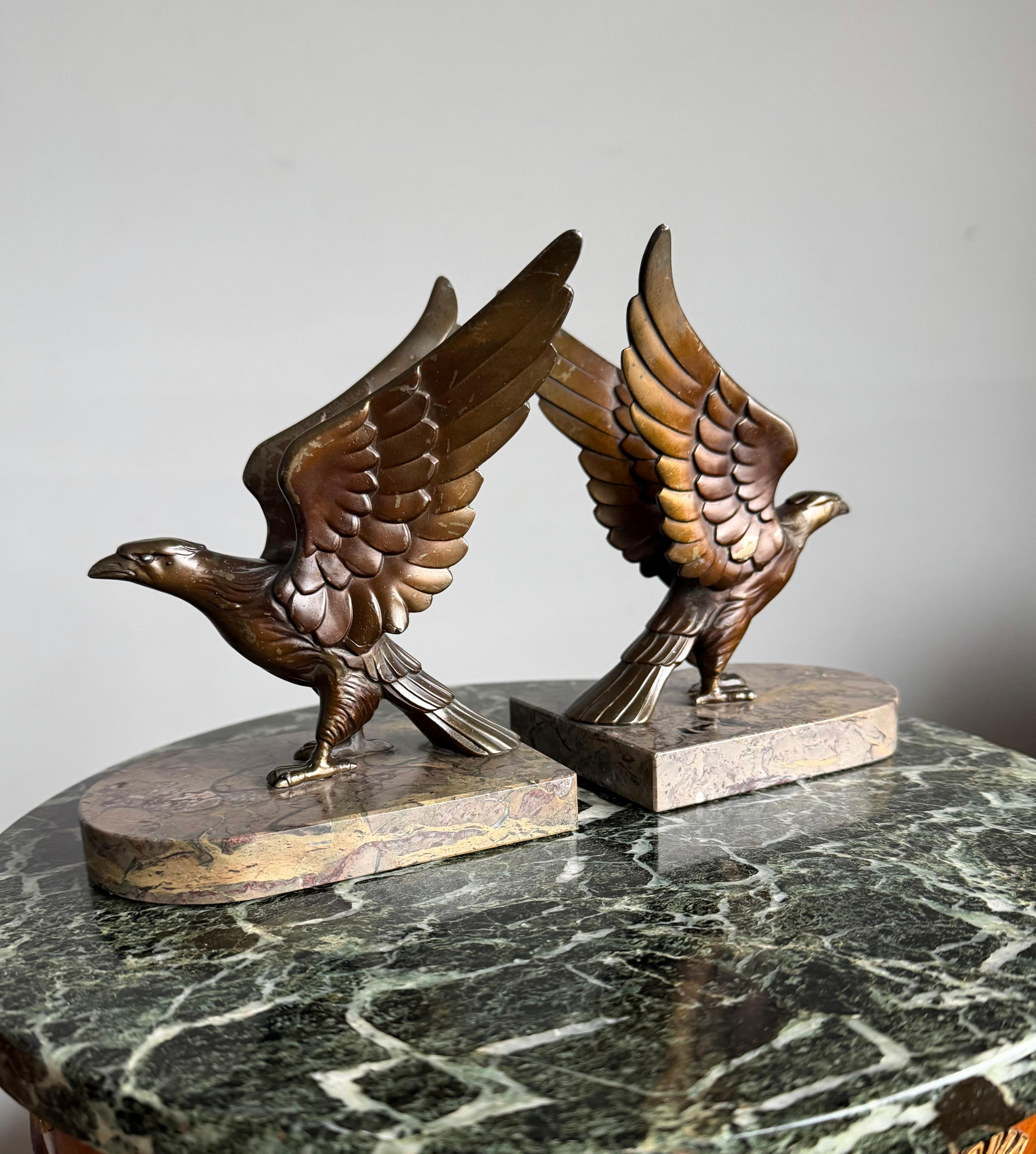 Unique Art Deco Pair Bronzed Eagle Bookend Sculptures in Style Max Le Verrier Francés en venta