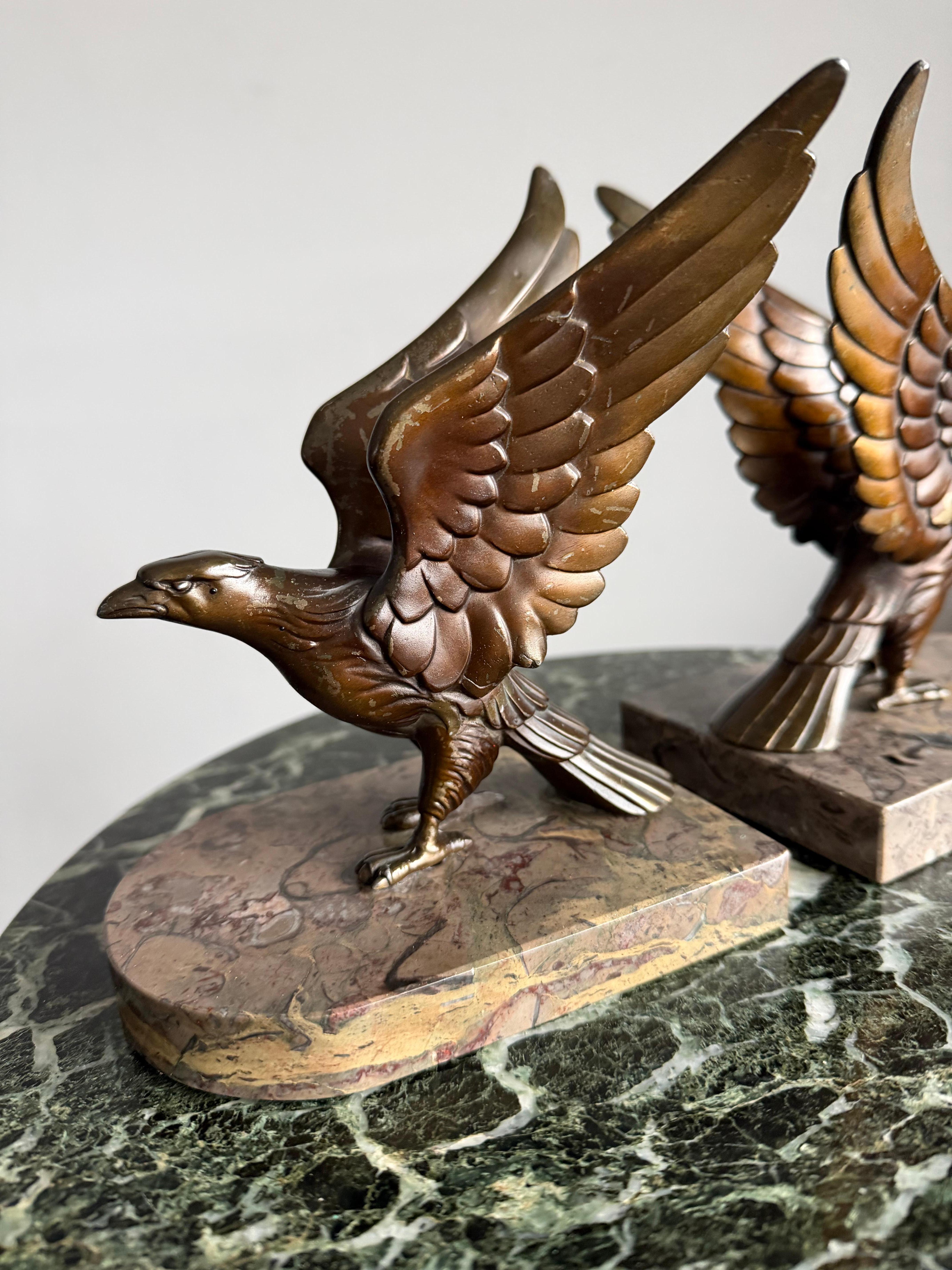 Unique Art Deco Pair Bronzed Eagle Bookend Sculptures in Style Max Le Verrier en Bueno estado para la venta en Lisse, NL