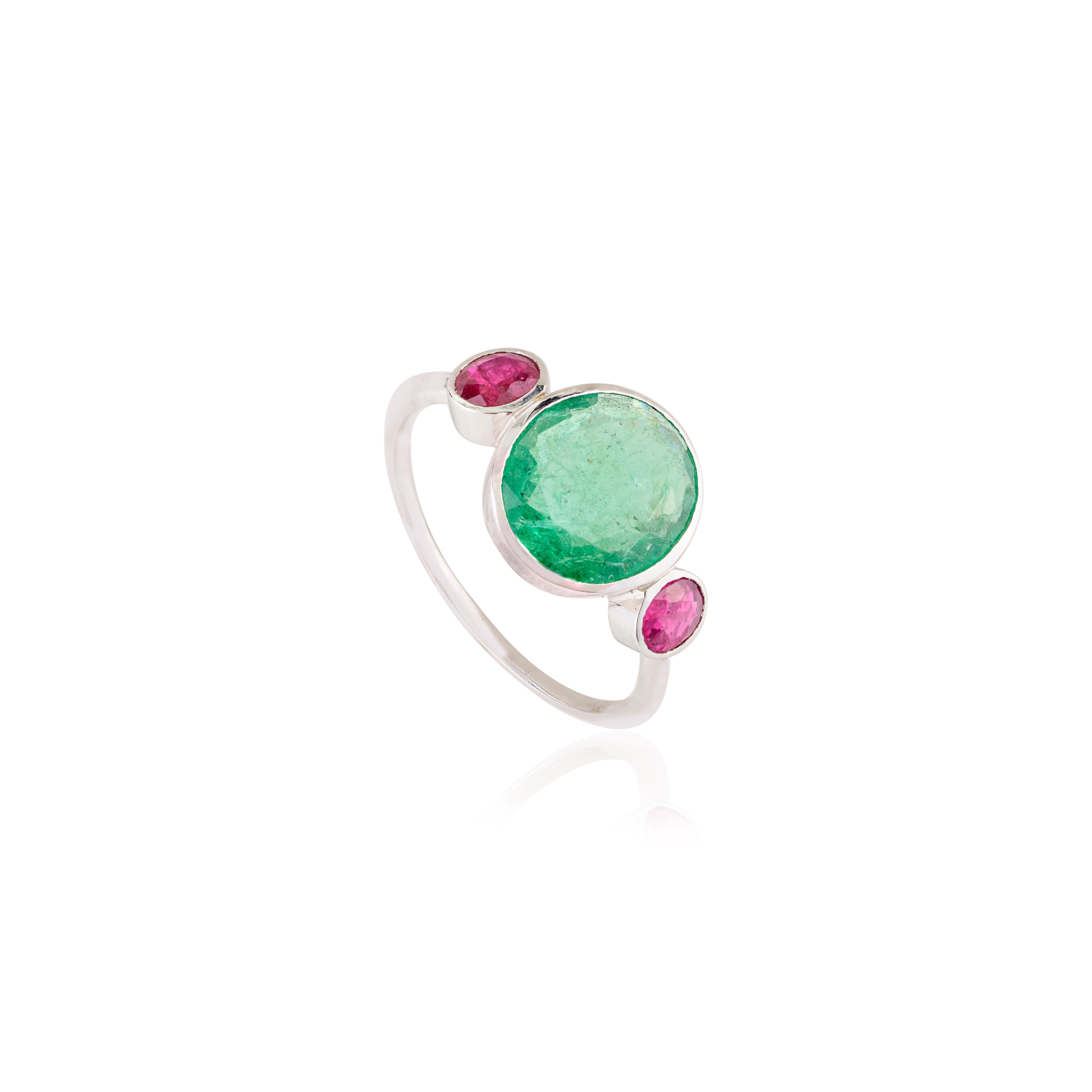 Im Angebot: Einzigartiger Art-Déco-Ring aus 18 Karat massivem Weißgold mit Rubin, Smaragd und drei Steinen im Stil () 6