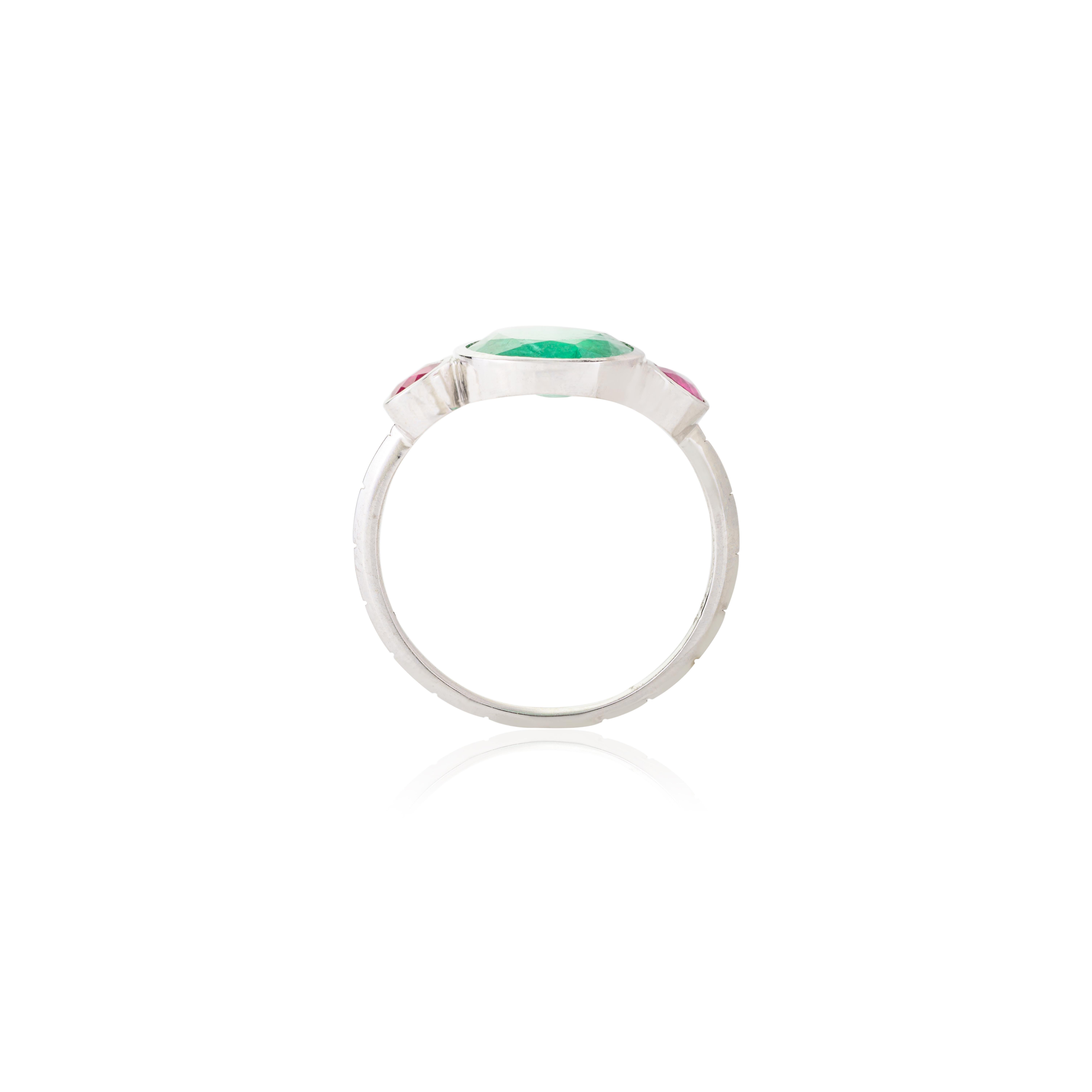 Im Angebot: Einzigartiger Art-Déco-Ring aus 18 Karat massivem Weißgold mit Rubin, Smaragd und drei Steinen im Stil () 7