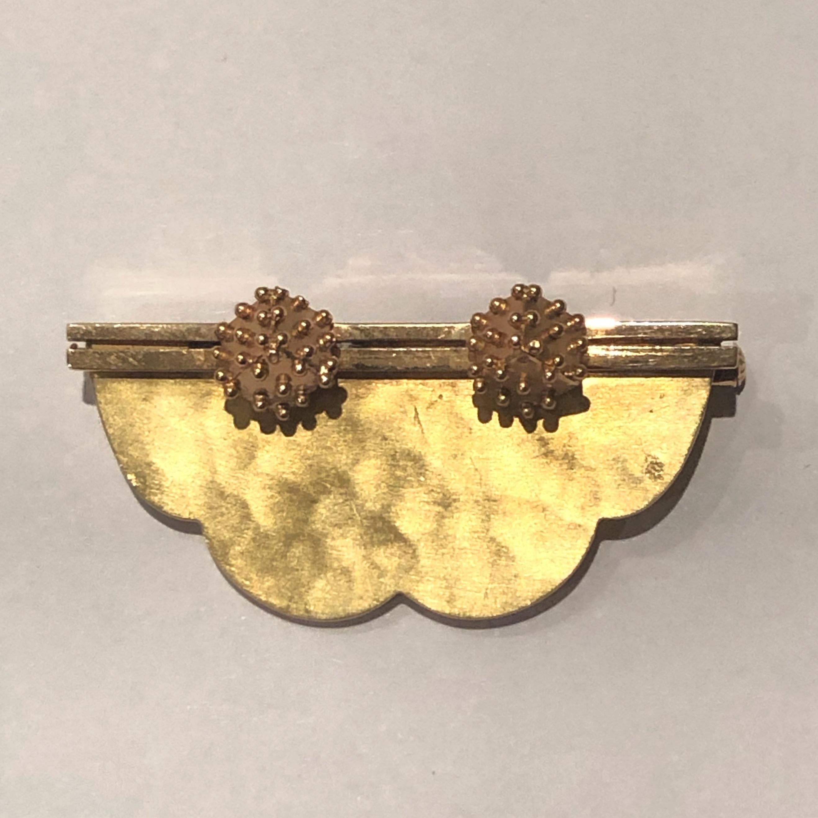 Unique Art-Deco Jean Desprès brooch made in yellow gold. 

Brooch is made with different technics : 
- satinated hammered yellow gold 18K
- polished yellow gold 18K 
- beaded cubes

Brooch is signed 
