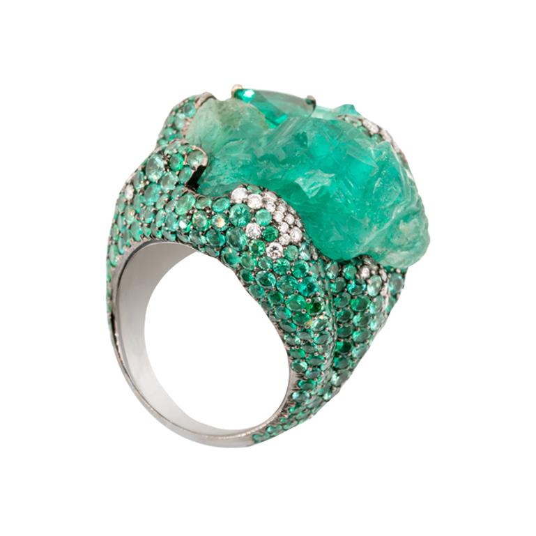 Brilliant Cut Olympus Art Certified Unique Art, Natural Emerald Power Ring For Sale