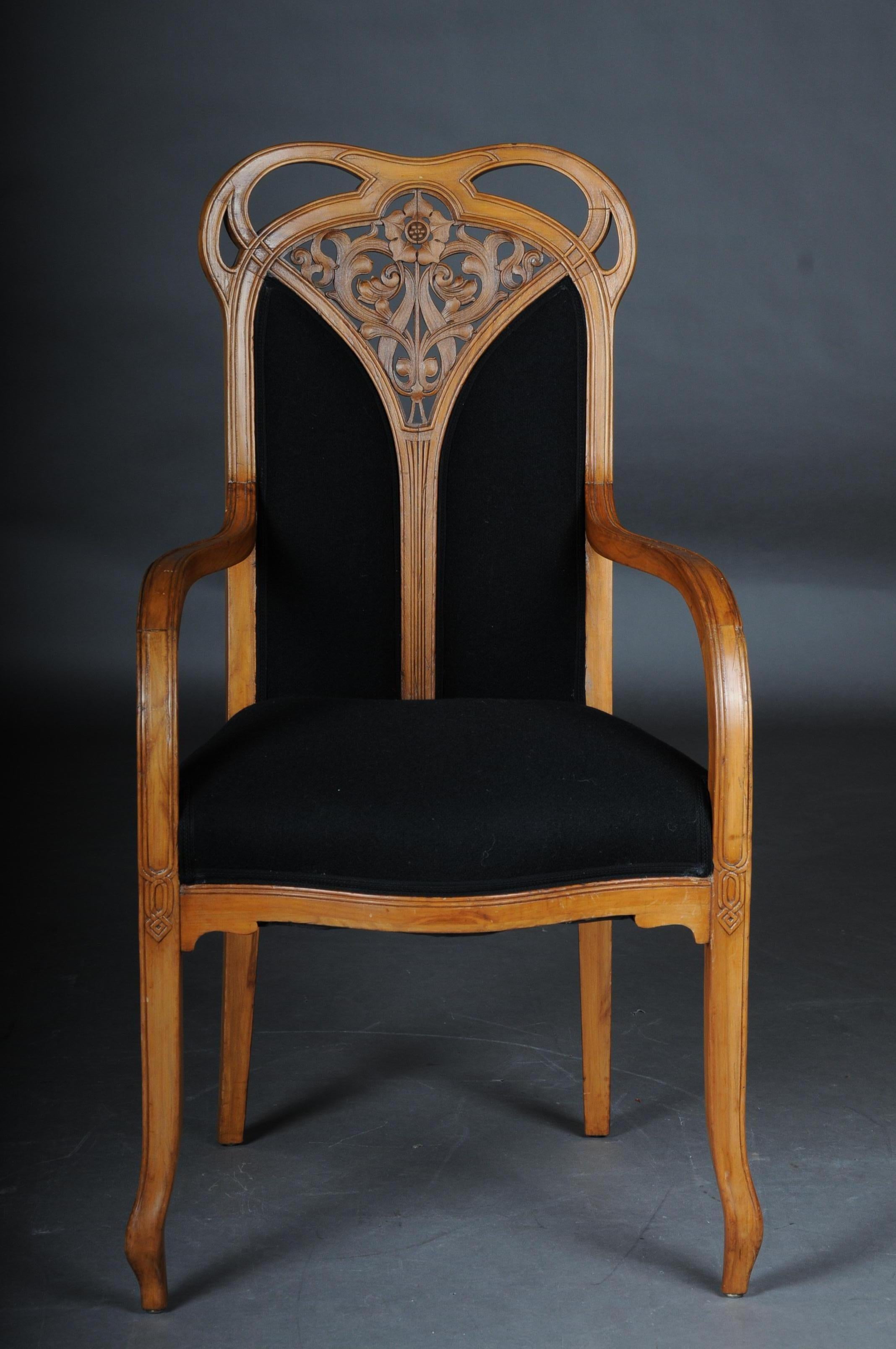 Art Nouveau / Nancy, armchair chair Majorelle

Solid wood pear tree. Probably Louis Majorelle Nancy France, 1900.
Very finely designed frame with floral relief carvings. Fine and very time-typical lines, a seating of the highest quality. Solid