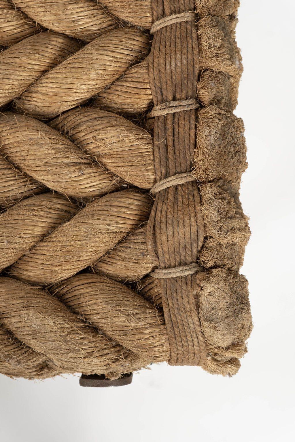 Acier Unique Artisan Steel Bench with Rope Seat (Banc en acier avec siège en corde) en vente