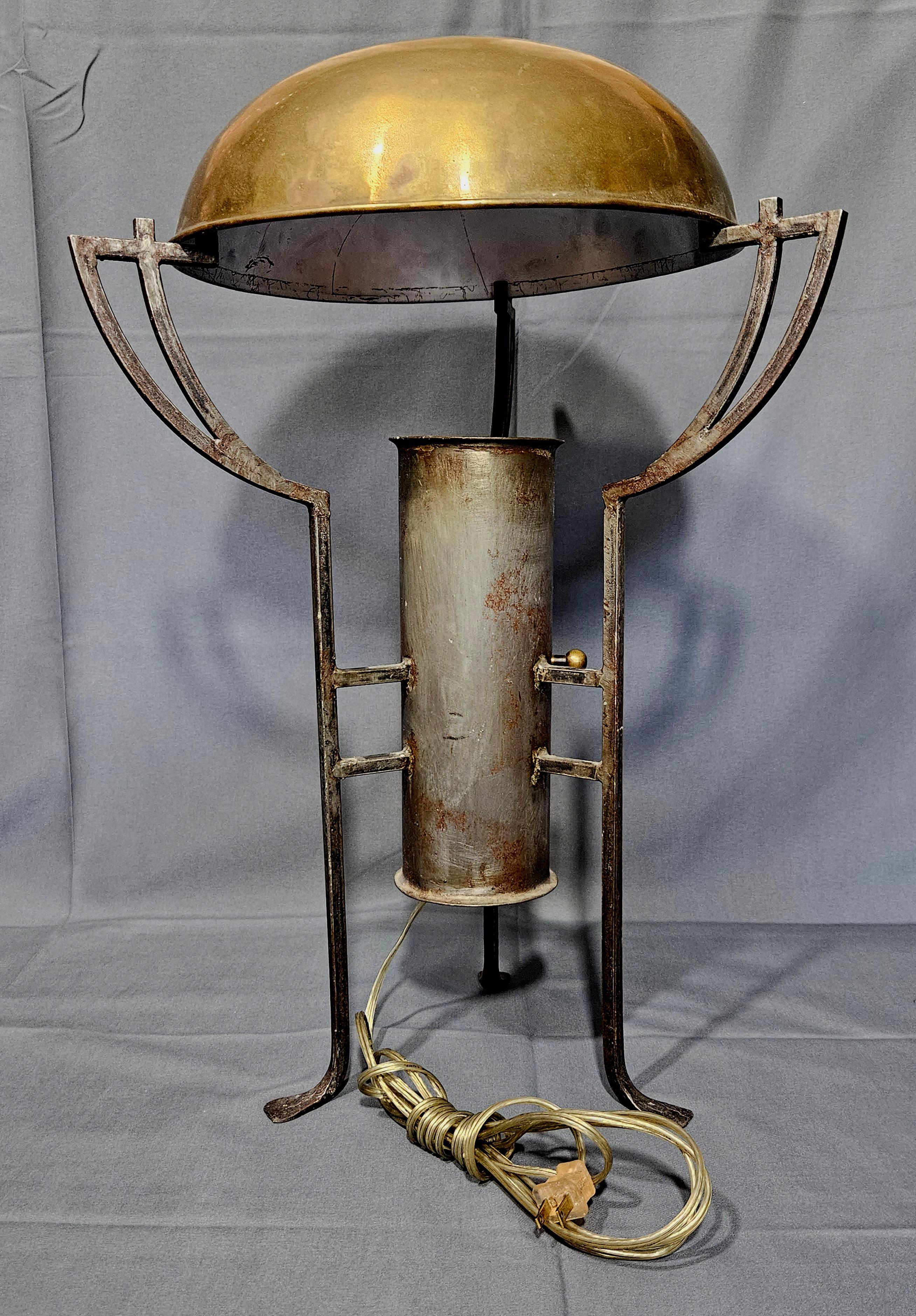 Américain Lampe industrielle en métal unique, faite par un artiste, avec interrupteur à gradation en vente