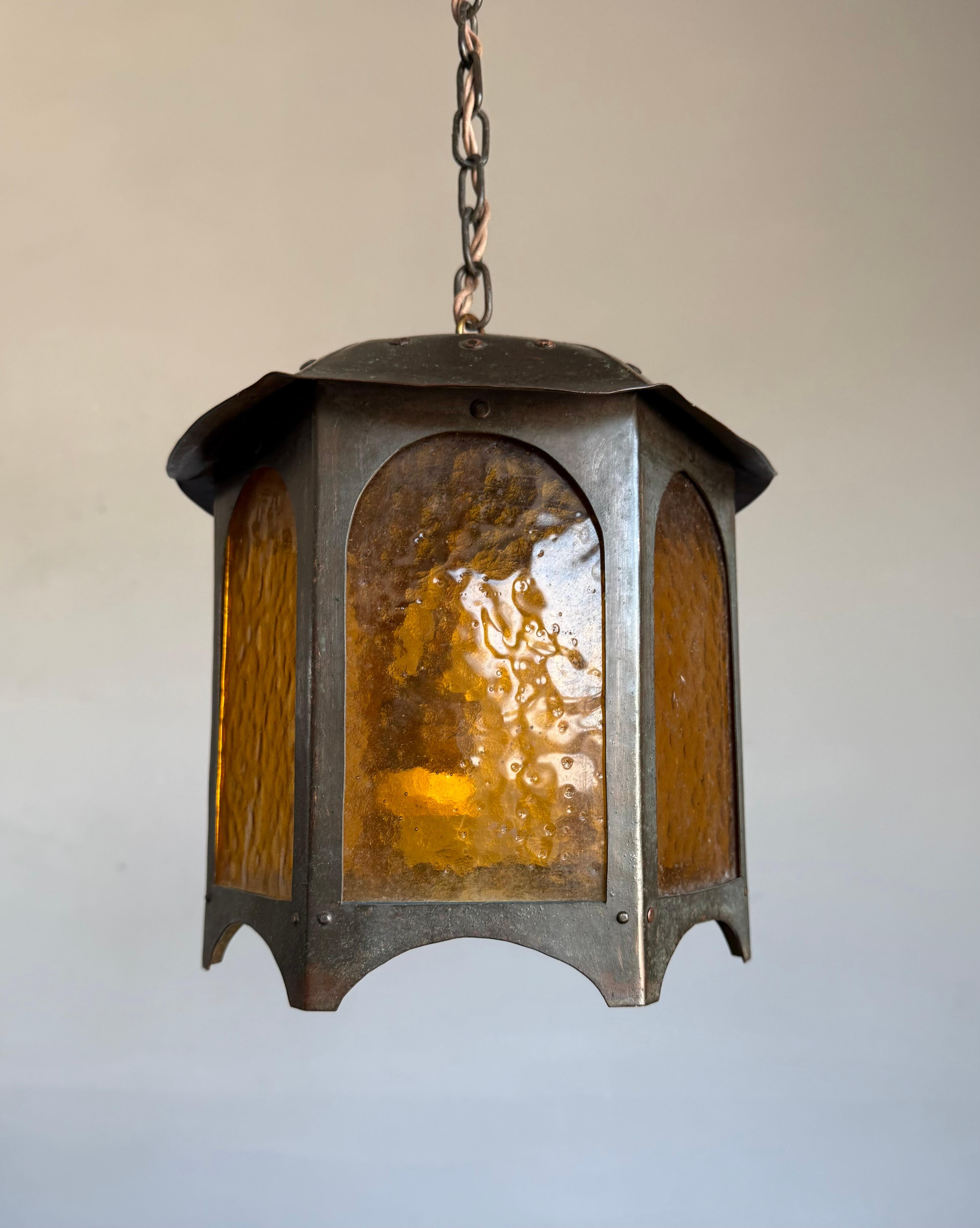 All-handcrafted Dutch Arts & Crafts entry hall pendant light / lantern, early 20th Century.

Bring a warm, atmospheric glow to any space with this stunning Arts & Crafts period lantern, expertly handcrafted in the early 20th century. This six-sided