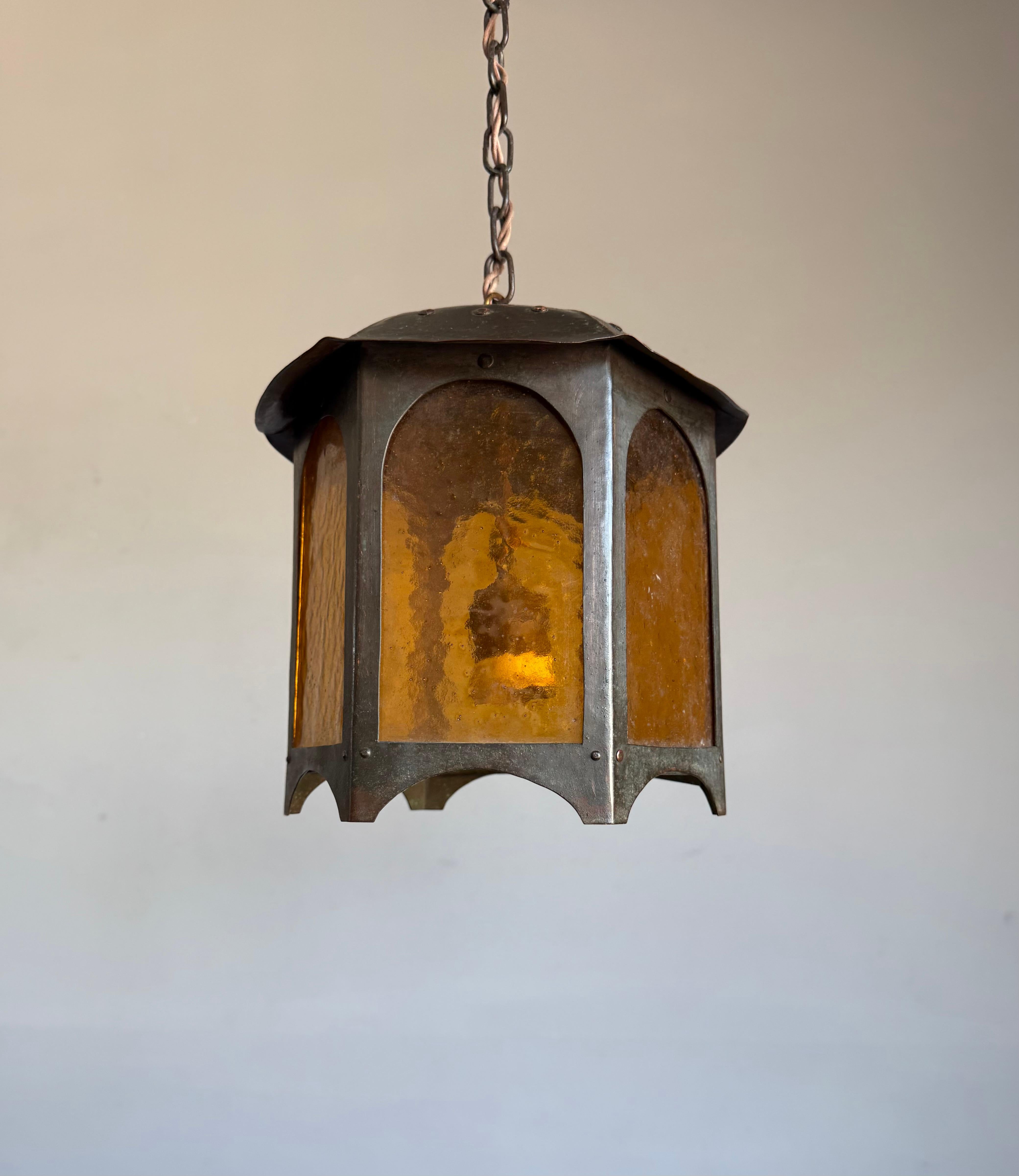 Unique Arts & Crafts Copper & Amber Glass Entry Hall Pendant Light / Lantern In Good Condition For Sale In Lisse, NL
