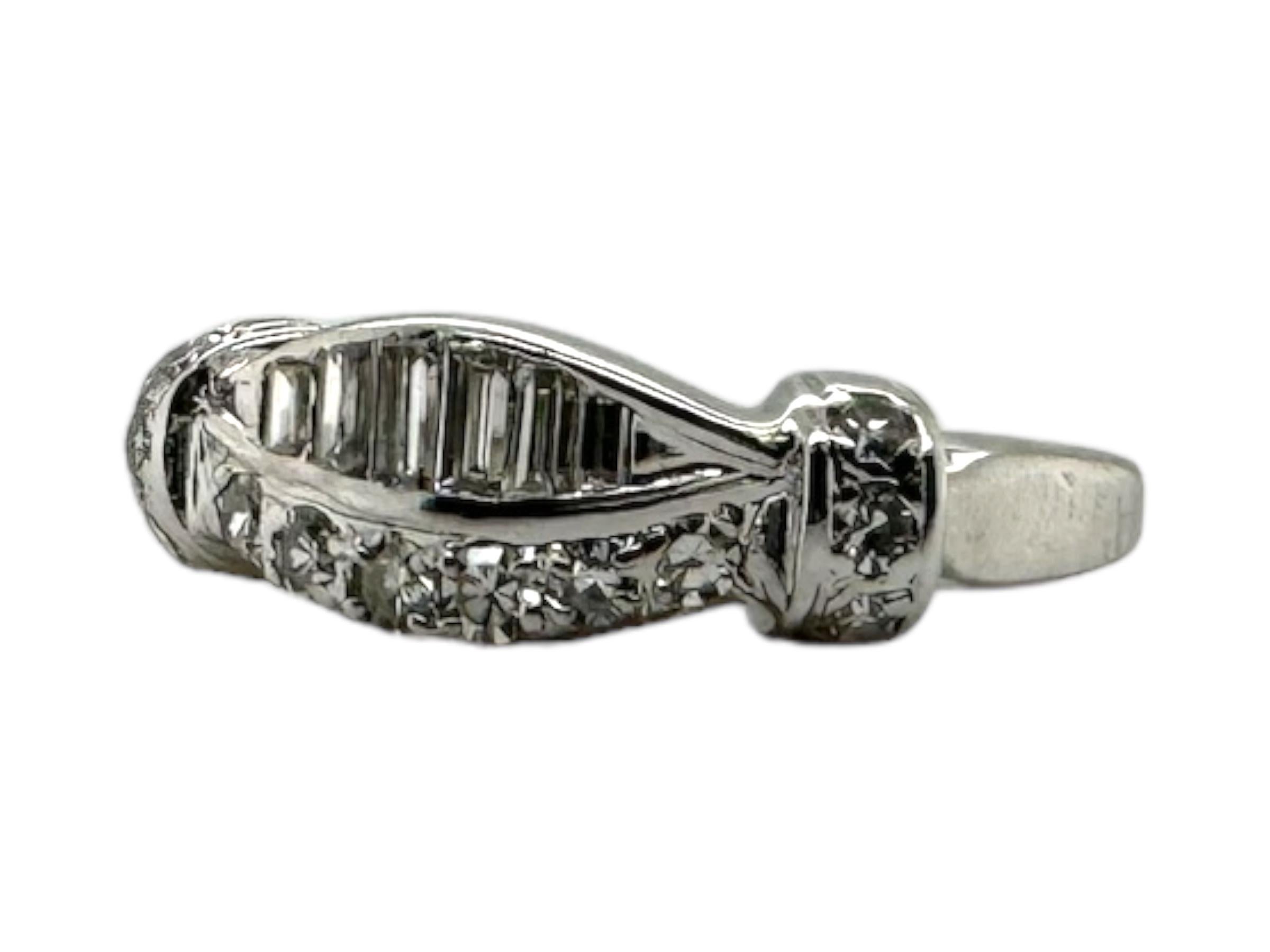 Einzigartiger Baguette- und runder Diamantring 14K Weißgold im Zustand „Gut“ im Angebot in Montgomery, AL
