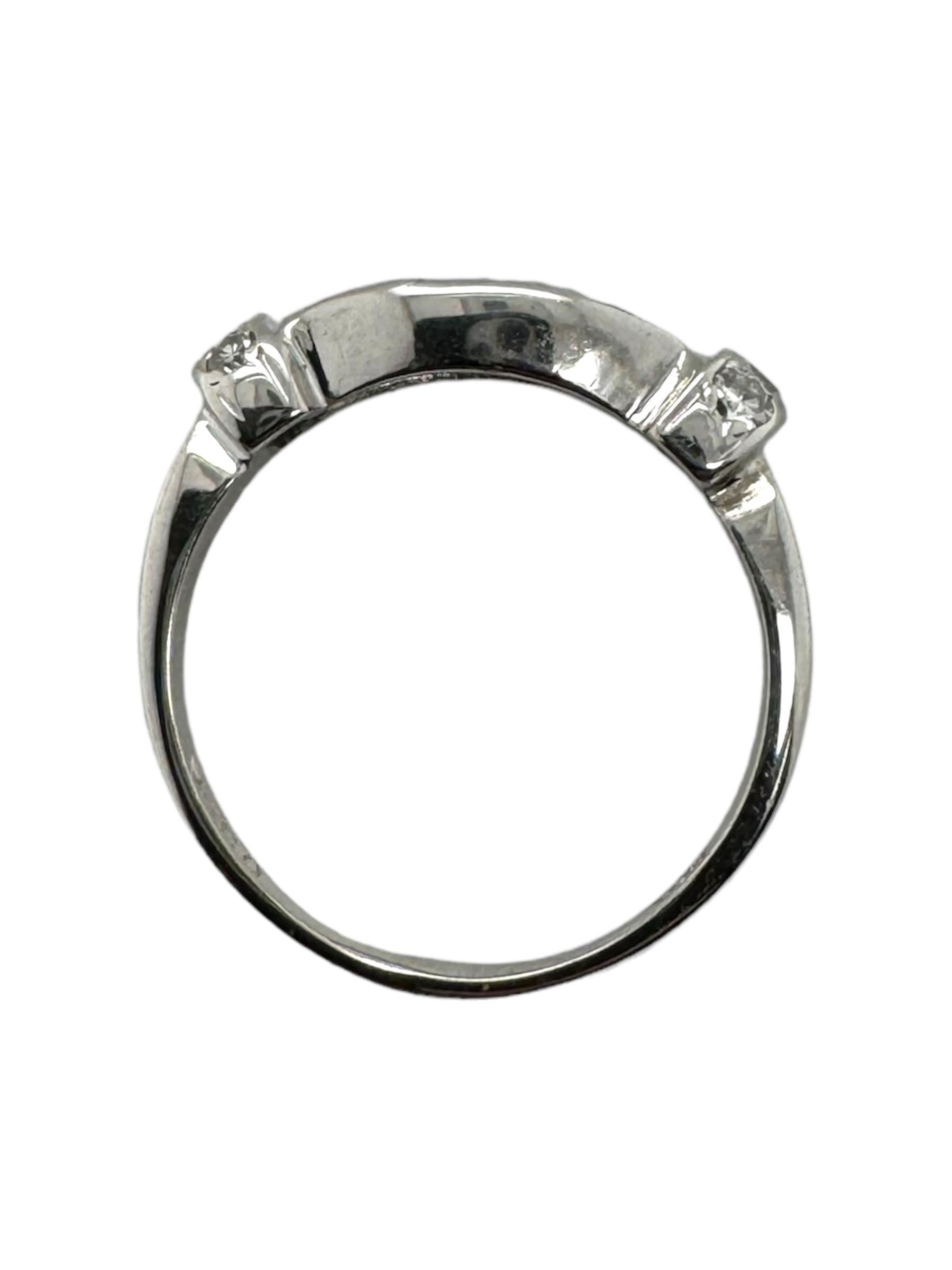 Einzigartiger Baguette- und runder Diamantring 14K Weißgold im Angebot 2