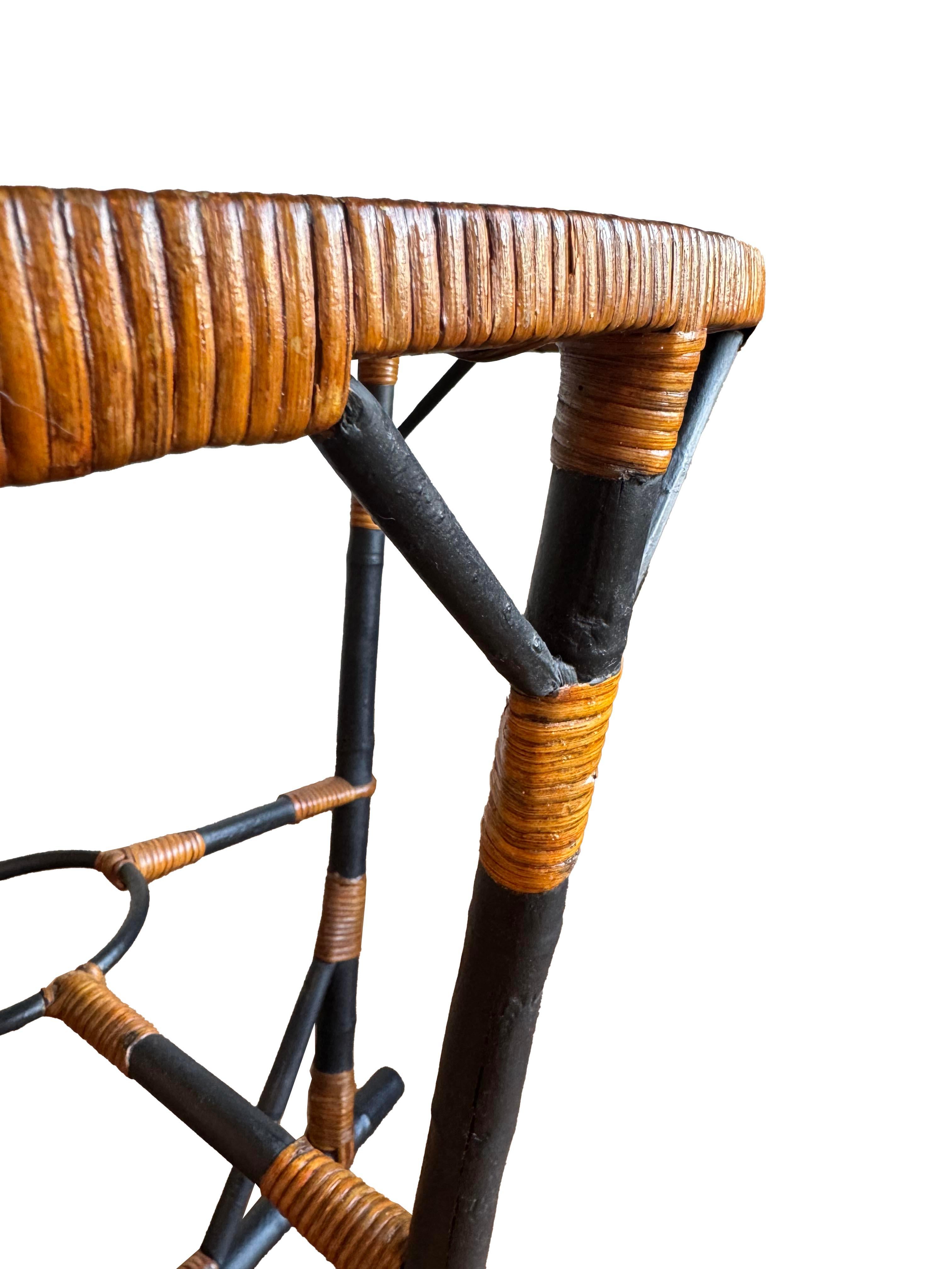Table unique en bambou avec plateau en verre en vente 2