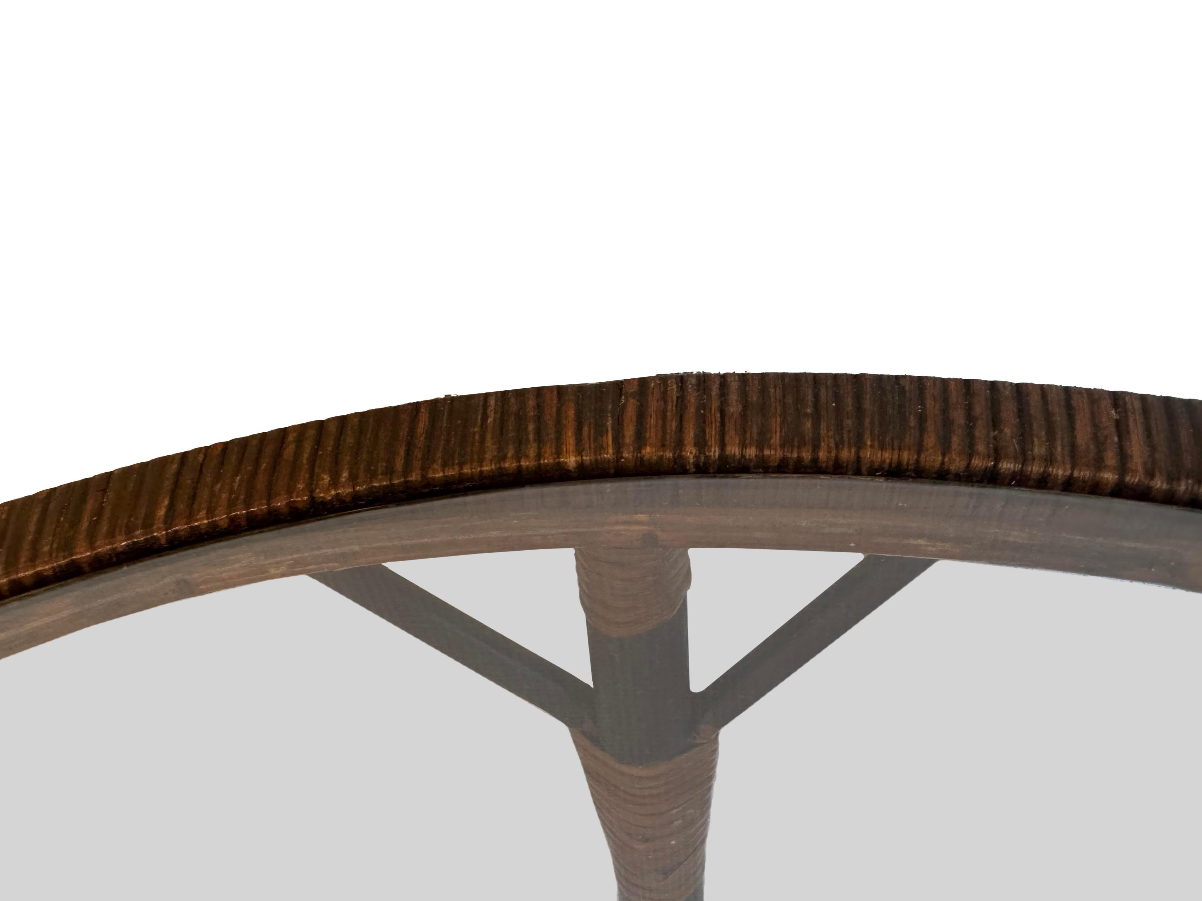 Table unique en bambou avec plateau en verre en vente 3