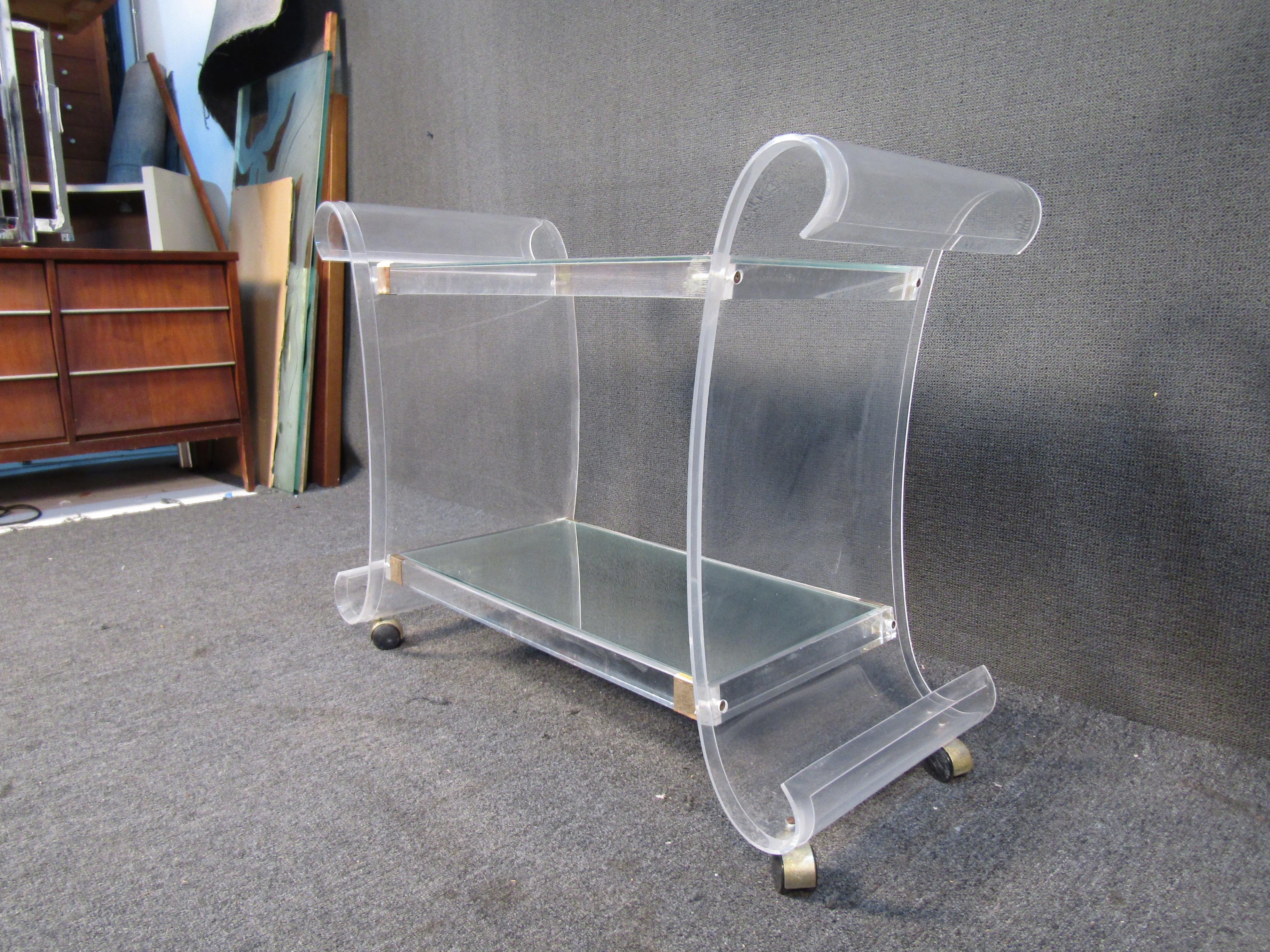 Unique Bar Cart in Lucite and Mirror In Good Condition For Sale In Brooklyn, NY