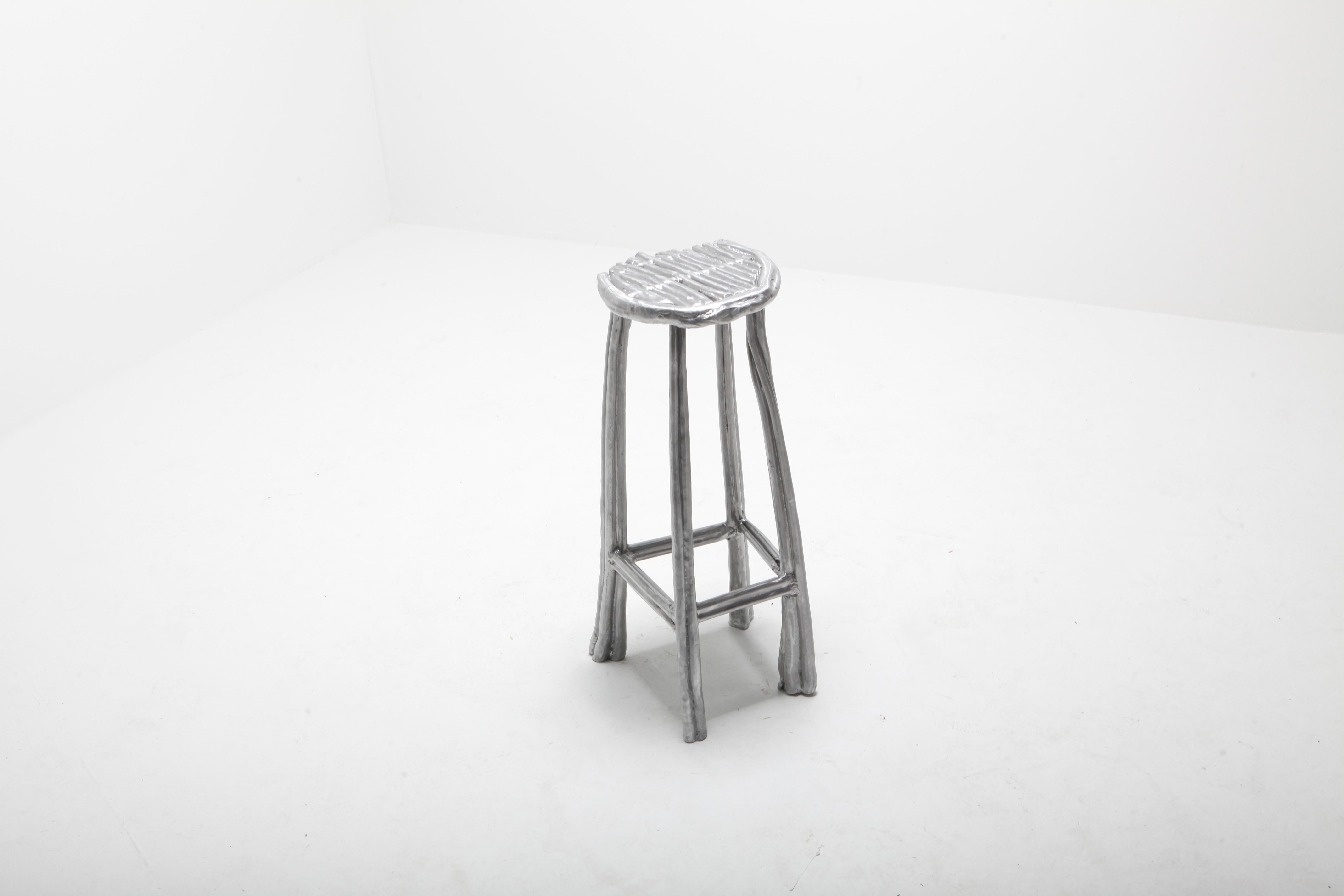 Unique bar stool T-009 by Studio Nicolas Erauw.
Piece unique 1 of 1
Dimensions: H 70 CM x Ø 33 CM
Materials: Aluminum, wax dipped
13 kg

Part of the on-going ‘Wax on/Wax off series’. These series are a collection of experiments of lost-wax