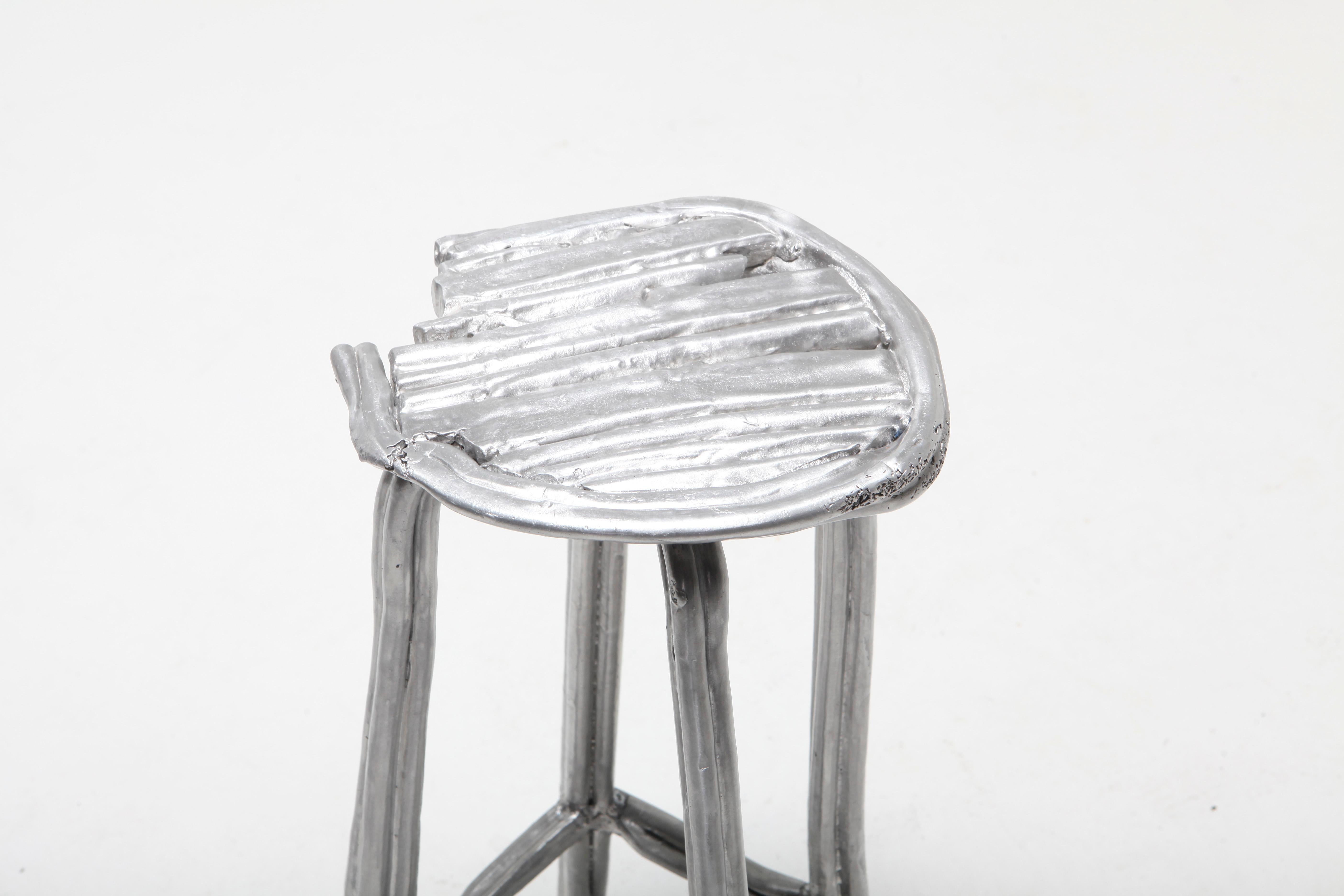 Aluminium Tabouret de bar unique T-009 de Studio Nicolas Erauw en vente