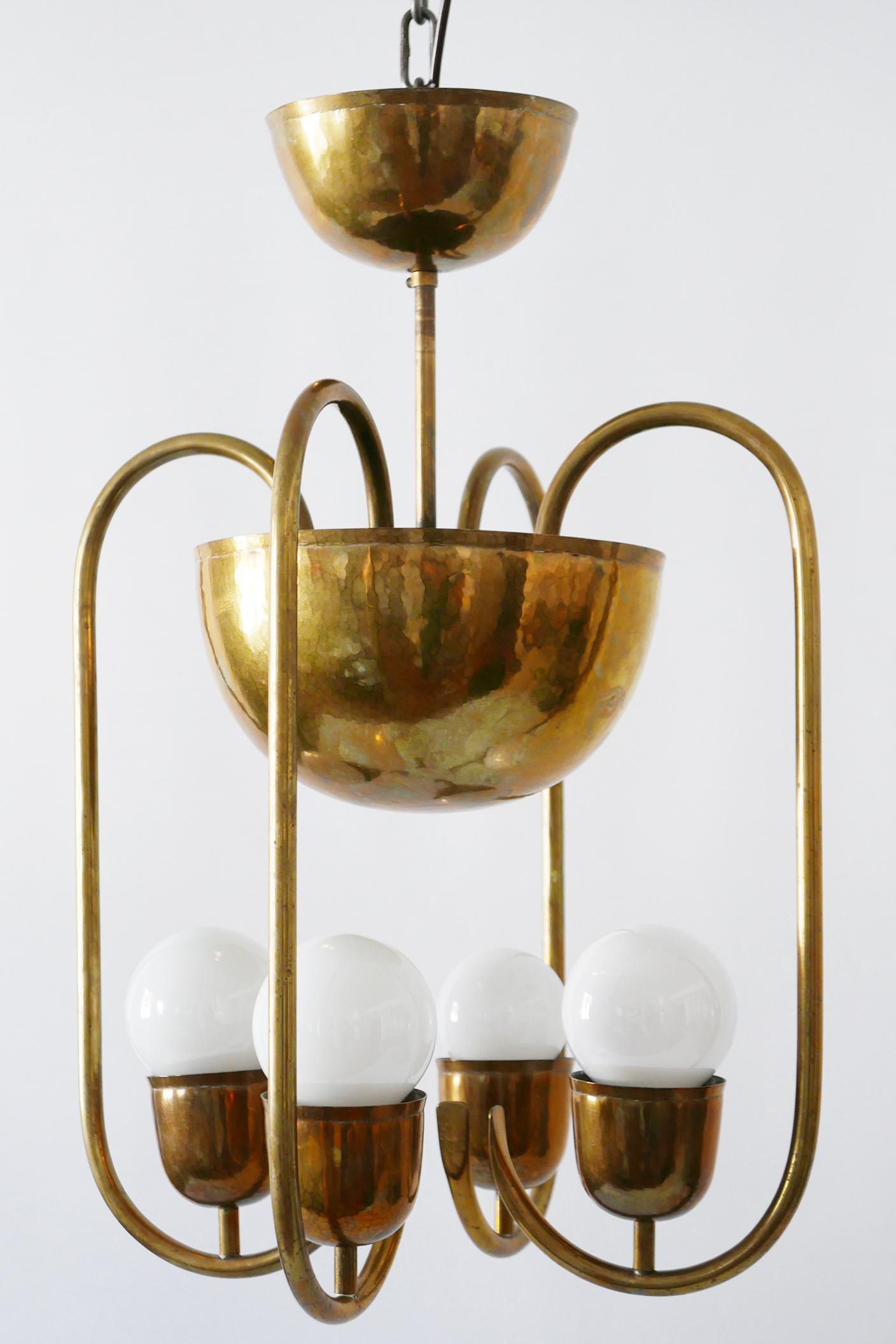 Martelé Lustre ou lampe à suspension Art Déco Bauhaus unique en laiton de Hayno Focken, années 1930 en vente