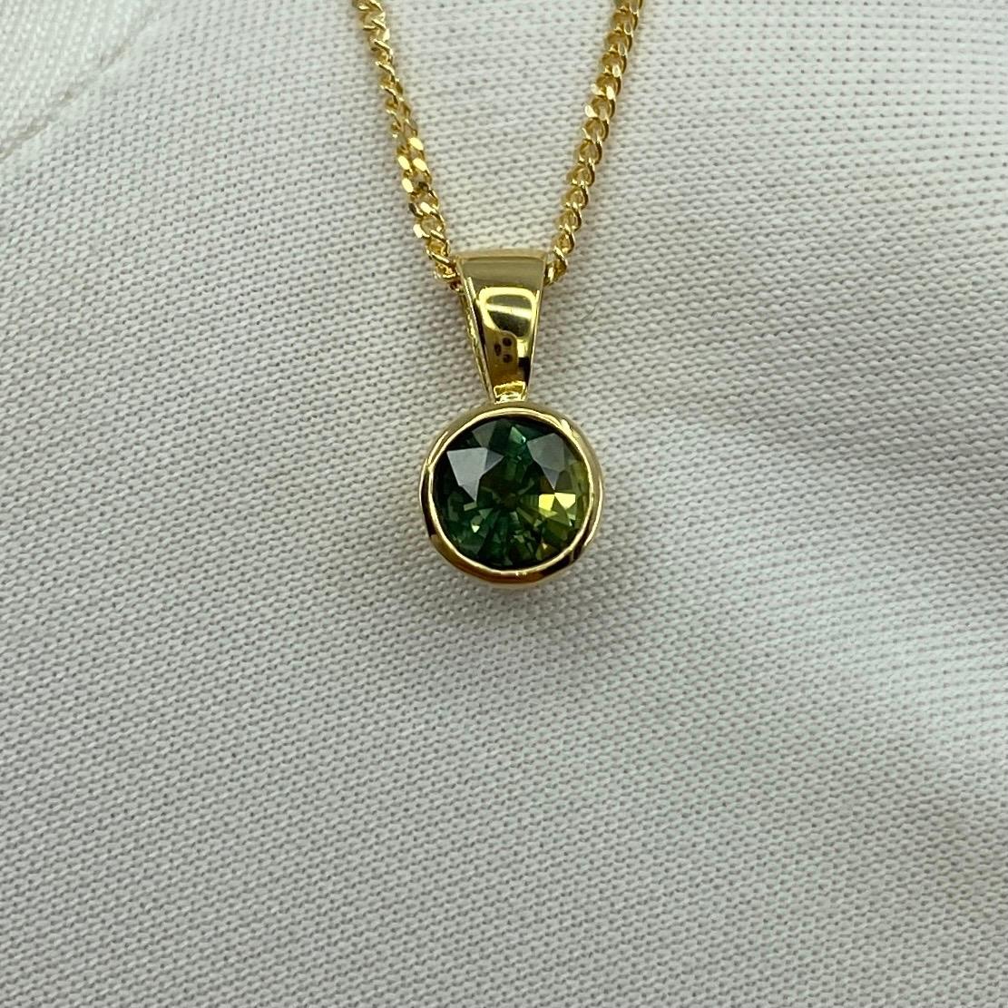 Fine Bi Colour Green Yellow Untreated Australian Sapphire 18k Yellow Gold Pendant Necklace.

0.56 Carat round cut sapphire with a stunning vivid green yellow bi colour effect and excellent clarity. Very clean stone.

This sapphire also has an