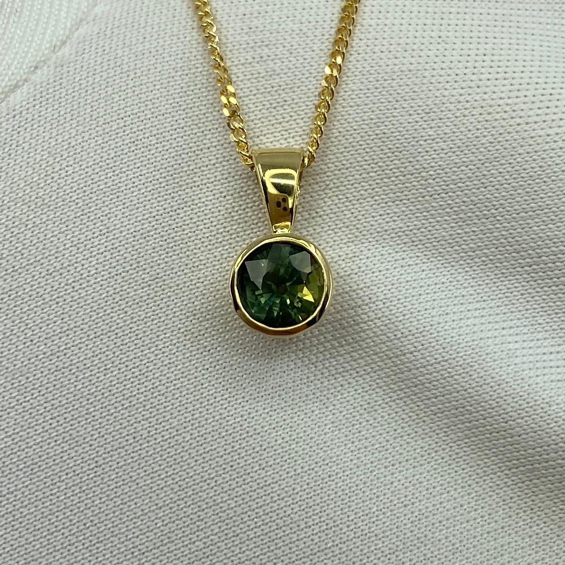 Unique Bi Colour Green Yellow Untreated Sapphire 18k Yellow Gold Pendant Rubover In New Condition For Sale In Birmingham, GB