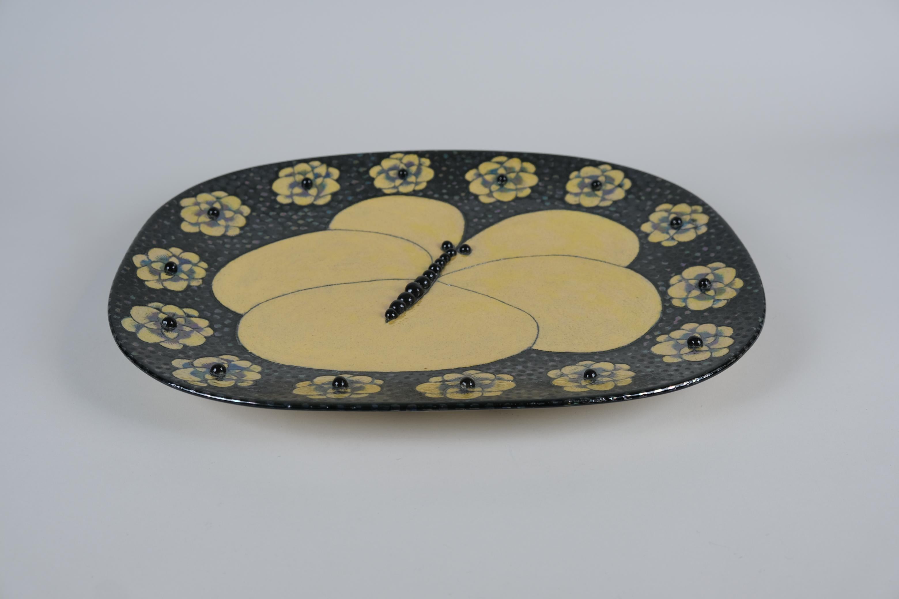 Unique Birger Kaipiainen Decorative Dish, Yellow Butterfly & Blooms, Arabia 1980 Finlandés en venta