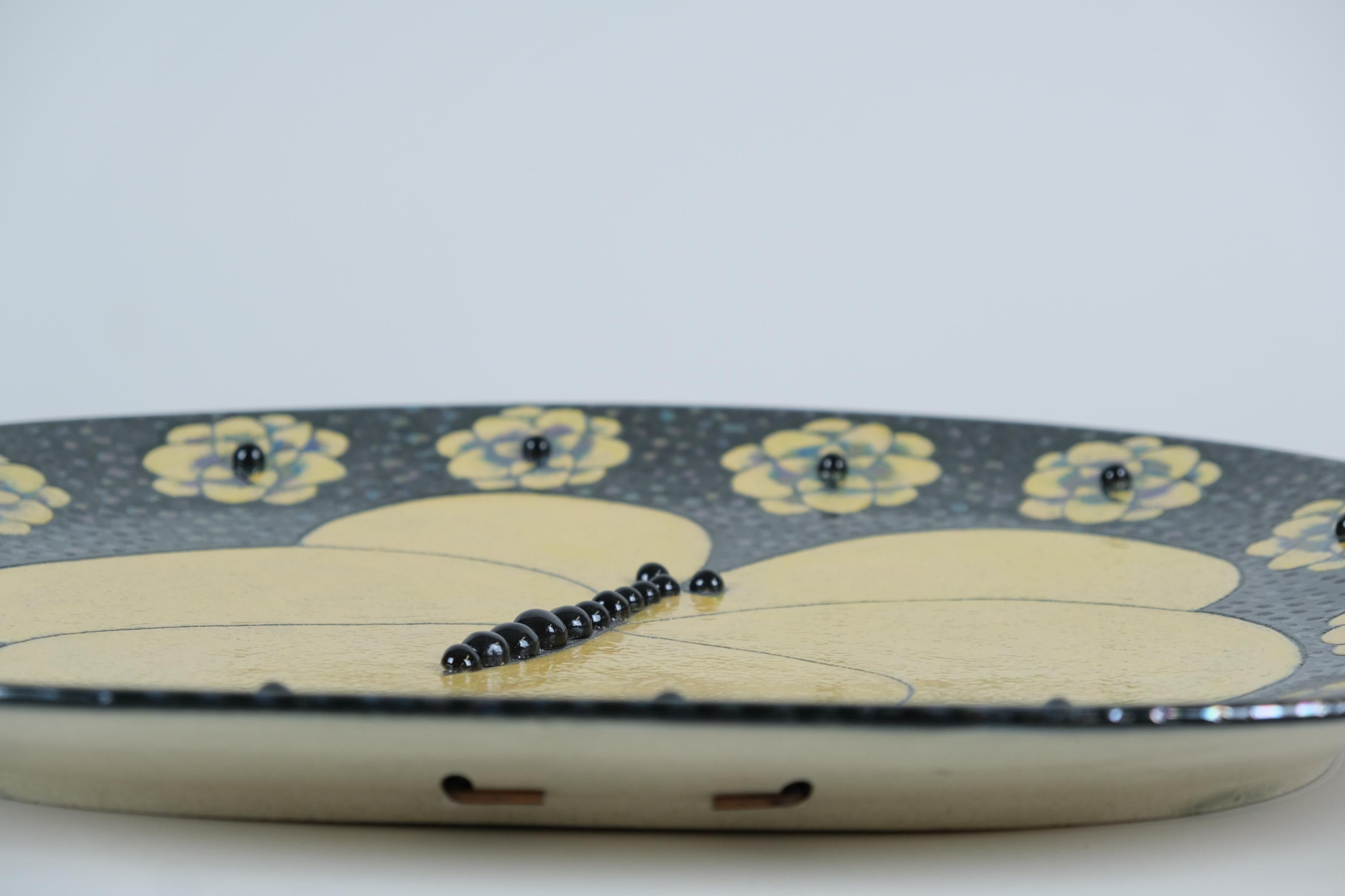Unique Birger Kaipiainen Decorative Dish, Yellow Butterfly & Blooms, Arabia 1980 Moderno de mediados de siglo en venta