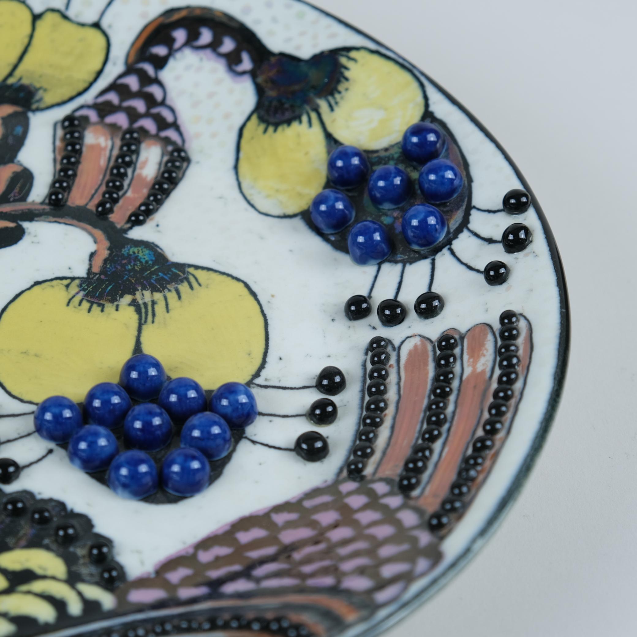 Finlandese Piatto decorativo unico di Birger Kaipiainen in giallo e blu, Arabia, anni '70 in vendita