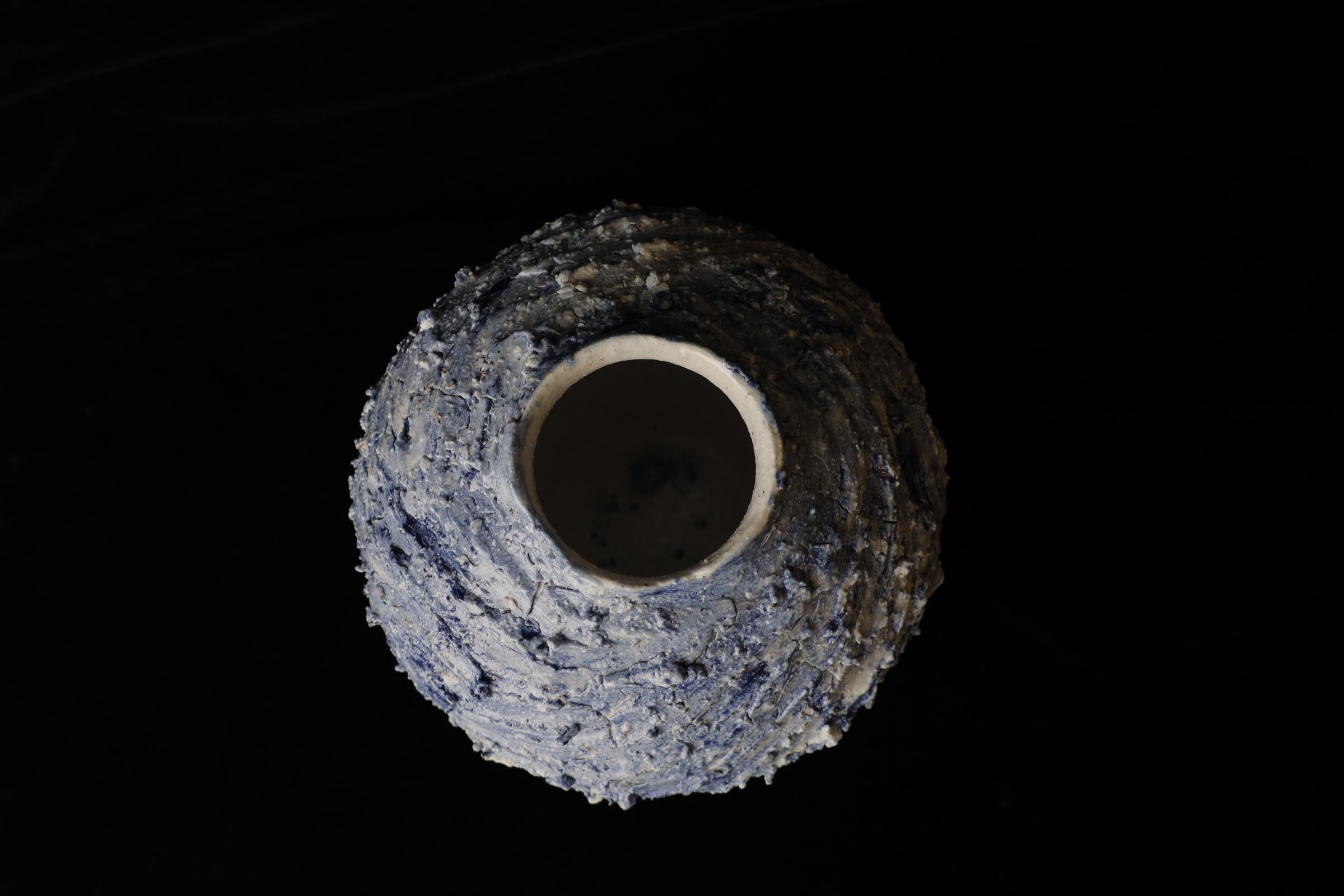 Unique Bizen vase made from wild, unrefined clay by Kazuya Ishida 5