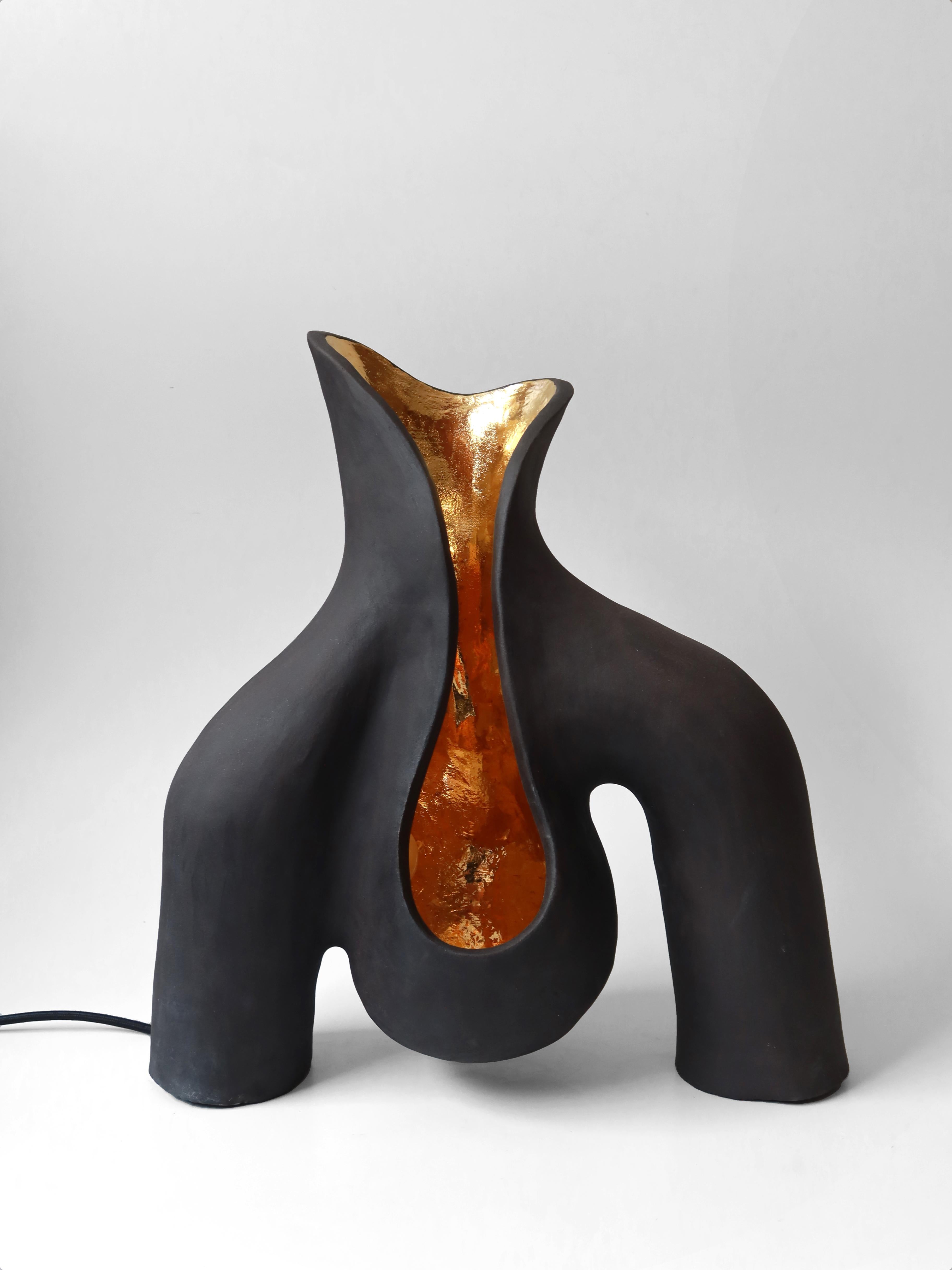 Unique black and gold womb lamp by Jan Ernst
Dimensions: D 20 x W 40 x H 45 cm
Materials: White stoneware


Jan Ernst’s work takes on an experimental approach, as he prefers making bespoke pieces by hand. His organic design stems from